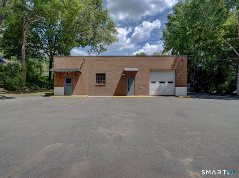 Photo of 74 E Dudley Town Road, Bloomfield, CT 06002 (MLS # 24185497)