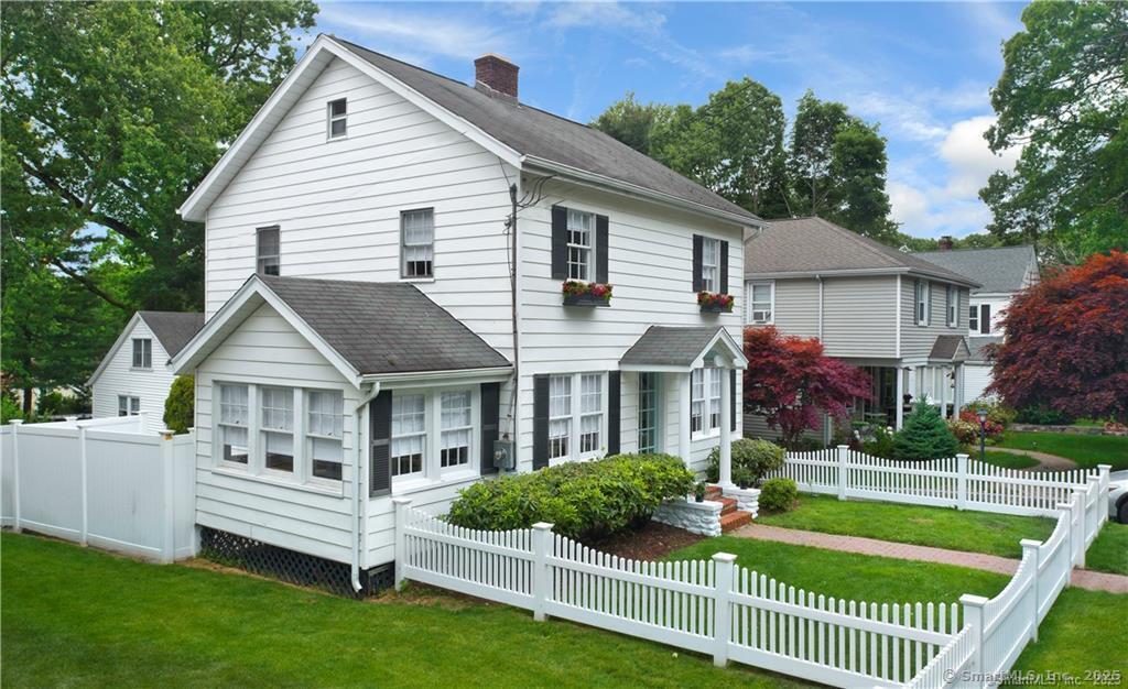 Rental Property at Noroton Avenue, Darien, Connecticut - Bedrooms: 3 
Bathrooms: 2 
Rooms: 6  - $7,500 MO.