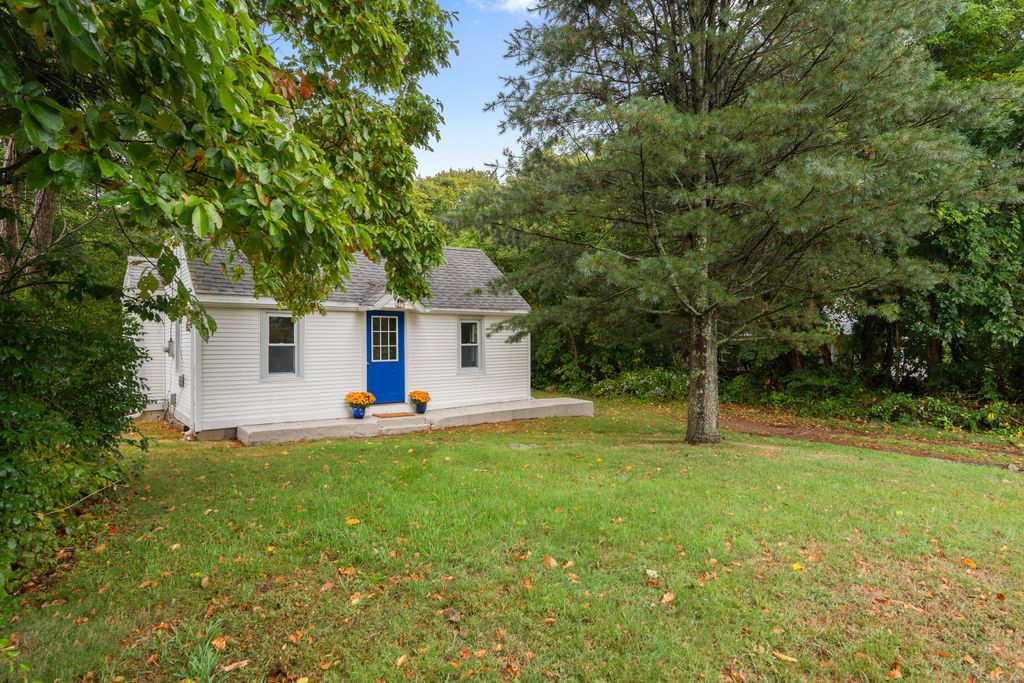 Photo of 127 Spithead Road, Waterford, CT 06385 (MLS # 24131748)