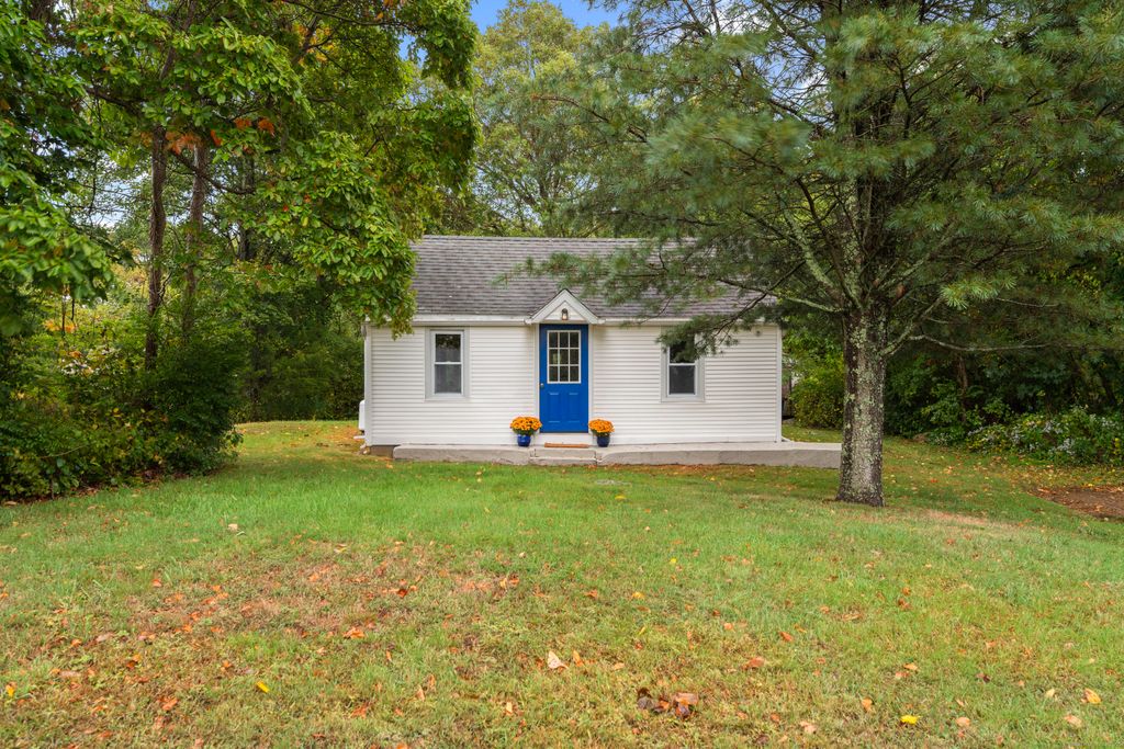 Photo of 127 Spithead Road, Waterford, CT 06385 (MLS # 24131748)