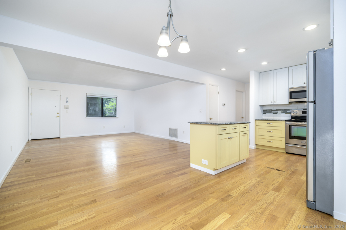 2289 Bedford Street G11