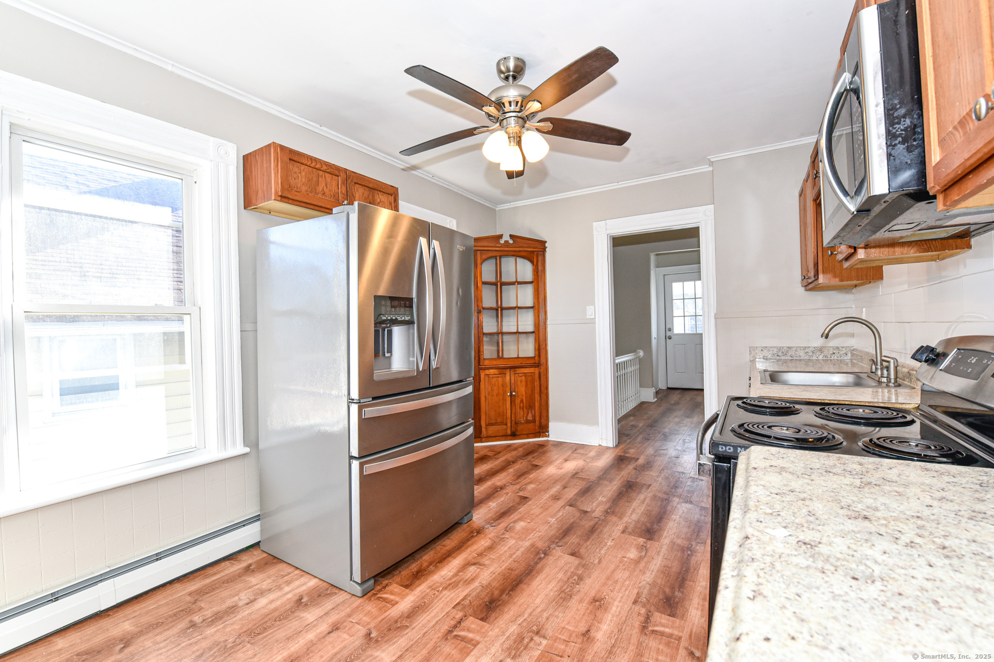 Iranistan Avenue, Bridgeport, Connecticut - 5 Bedrooms  
2 Bathrooms  
8 Rooms - 