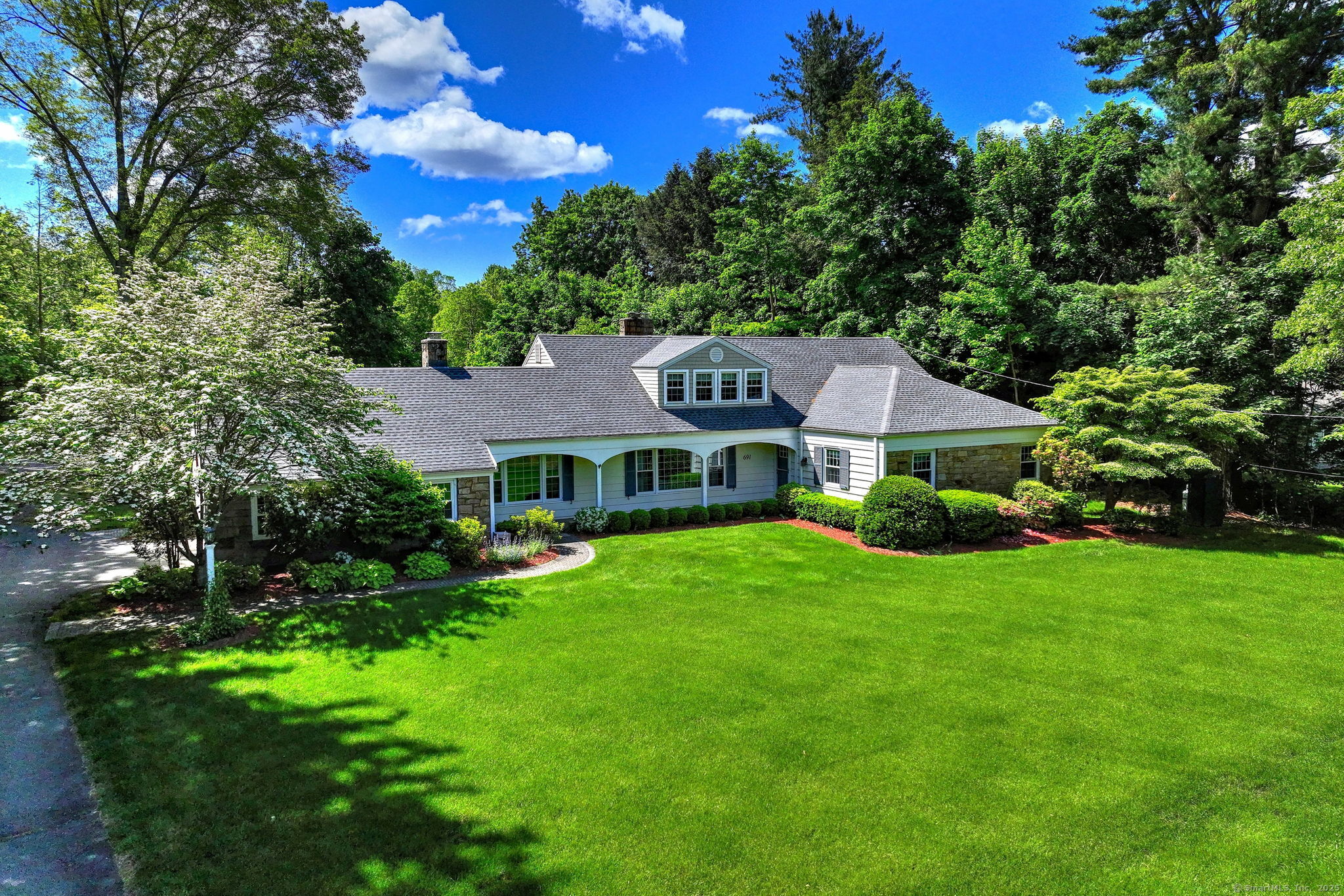 Property for Sale at Buttonball Road, Orange, Connecticut - Bedrooms: 6 
Bathrooms: 3 
Rooms: 10  - $877,225