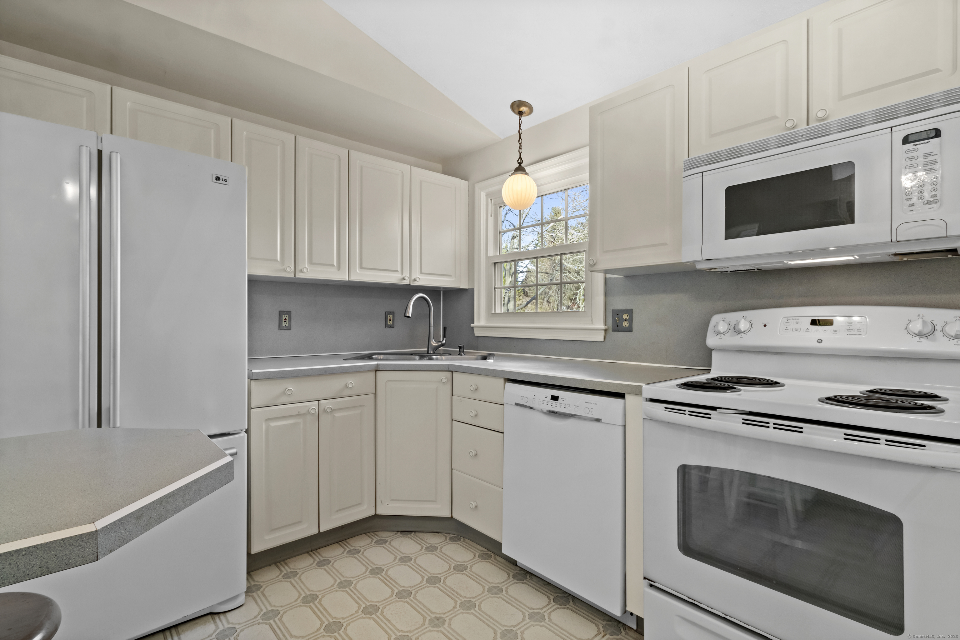 114 Seneca Drive, Groton, Connecticut image 6