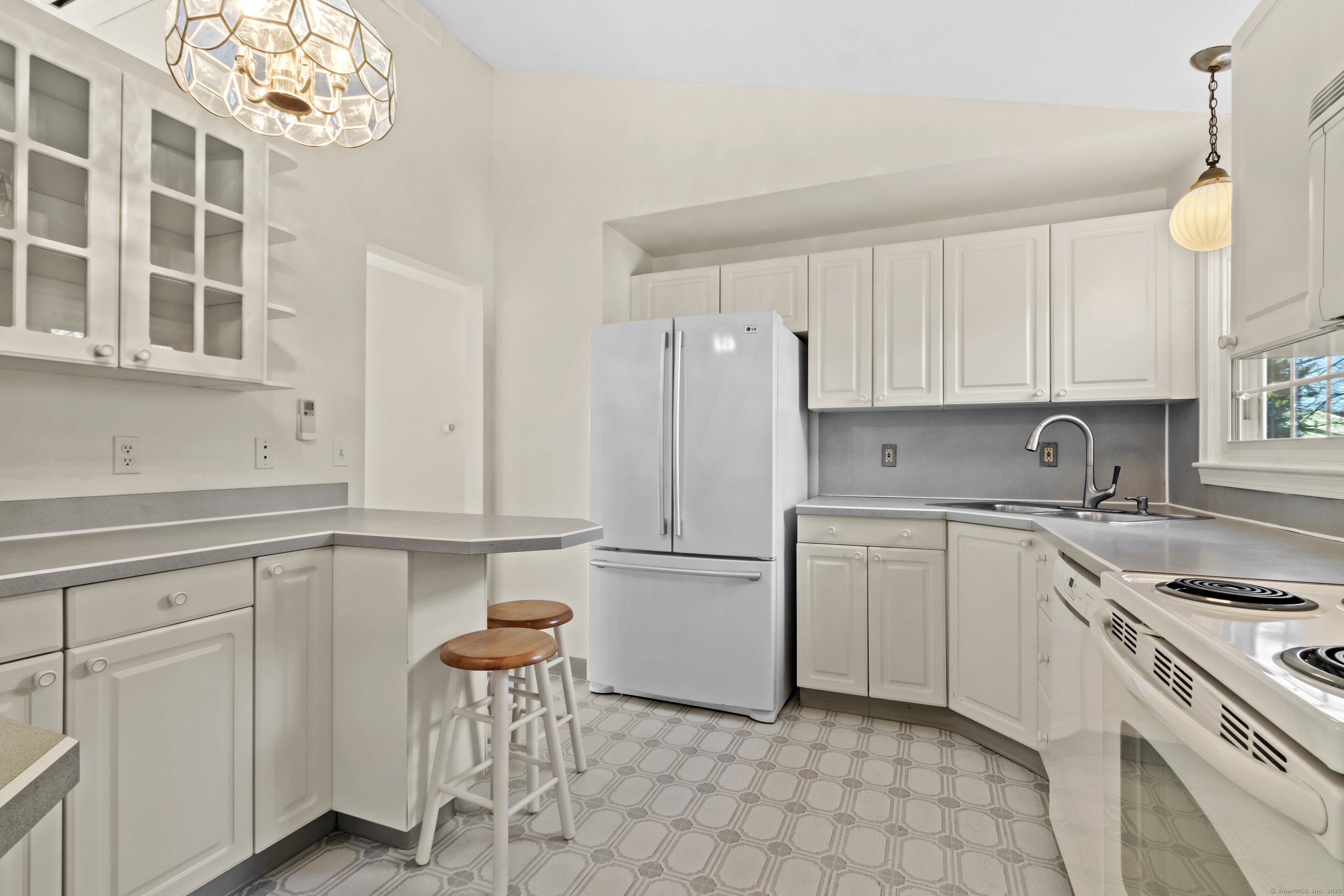 114 Seneca Drive, Groton, Connecticut image 8