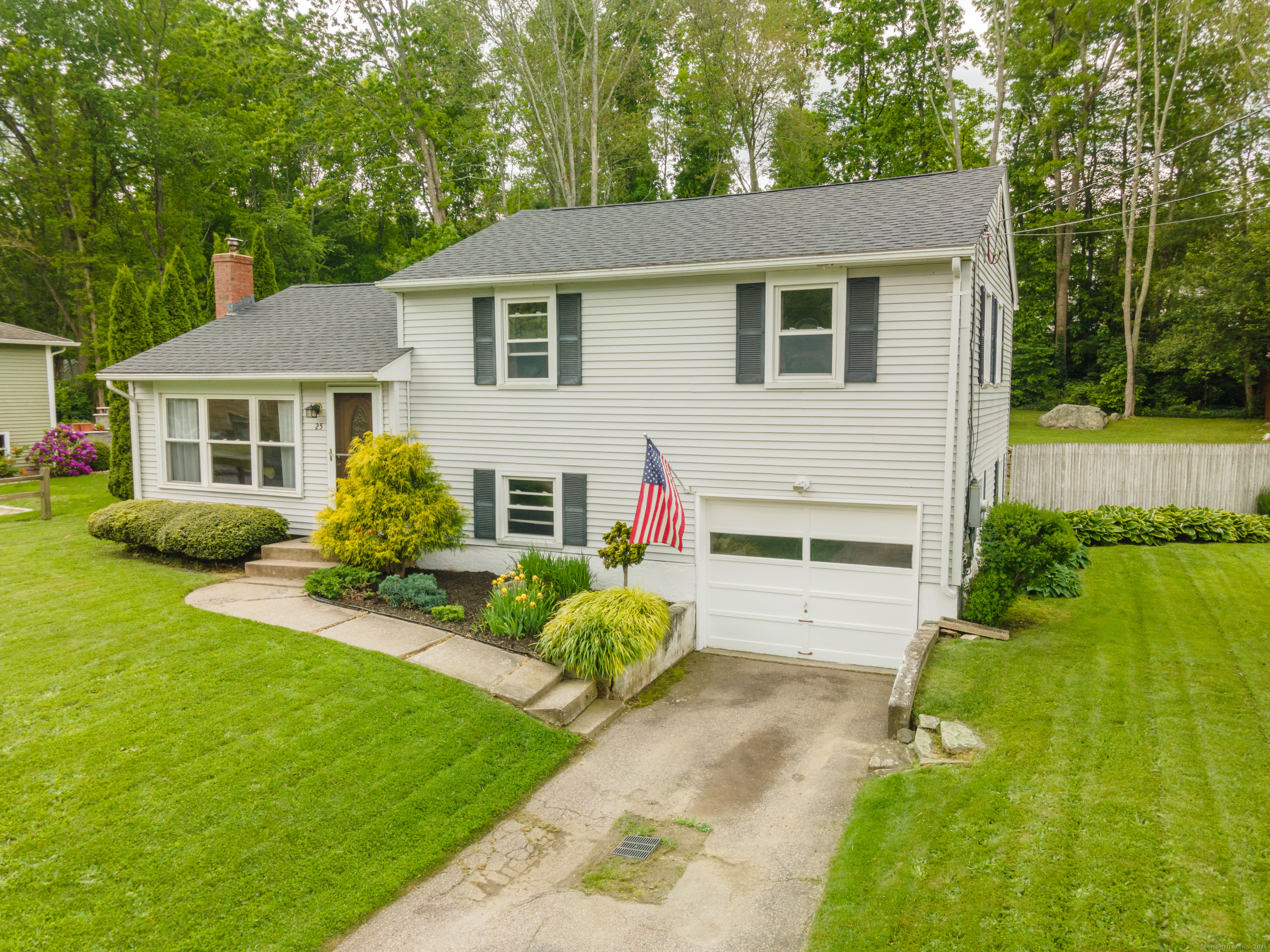 25 Meadow Wood Drive