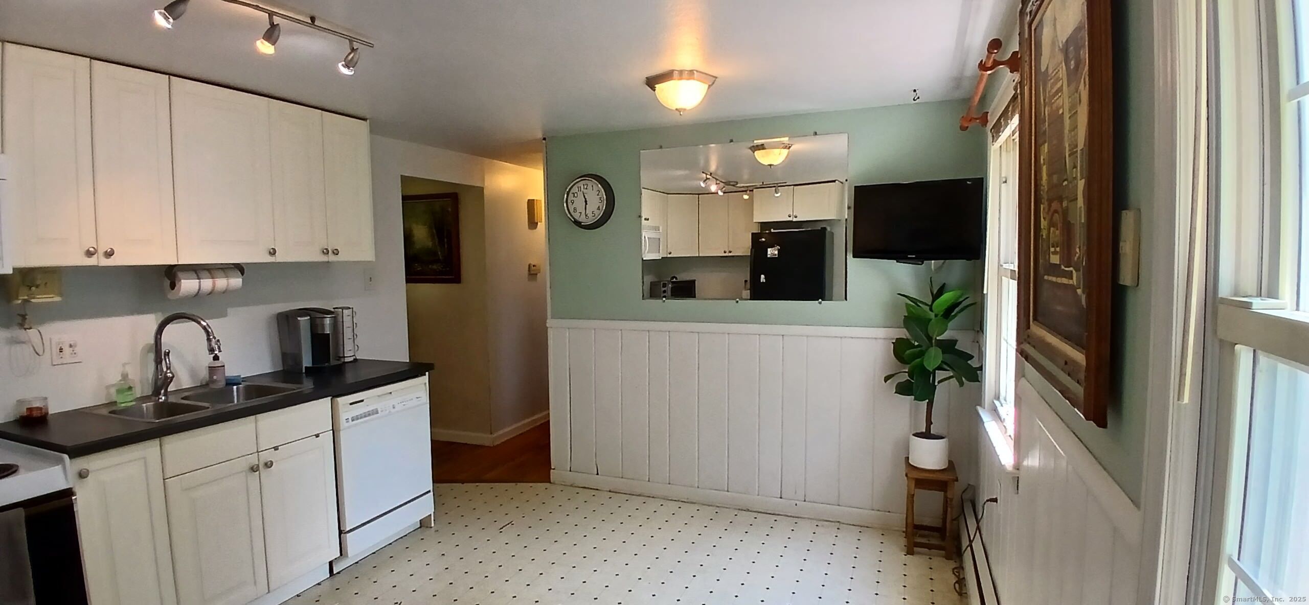 Canton, Connecticut 06019, United States, 2 Bedrooms Bedrooms, ,1 BathroomBathrooms,Residential,Active,146616