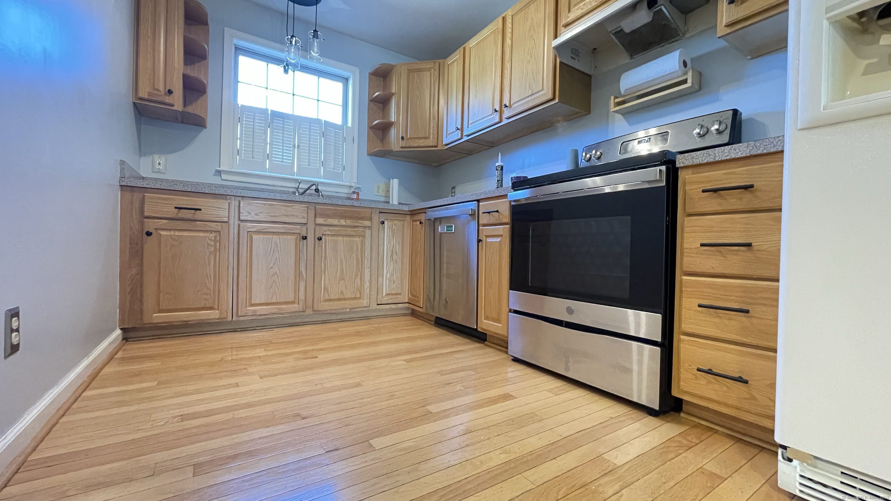 Hawthorne Drive 102, New London, Connecticut - 2 Bedrooms  
2 Bathrooms  
4 Rooms - 