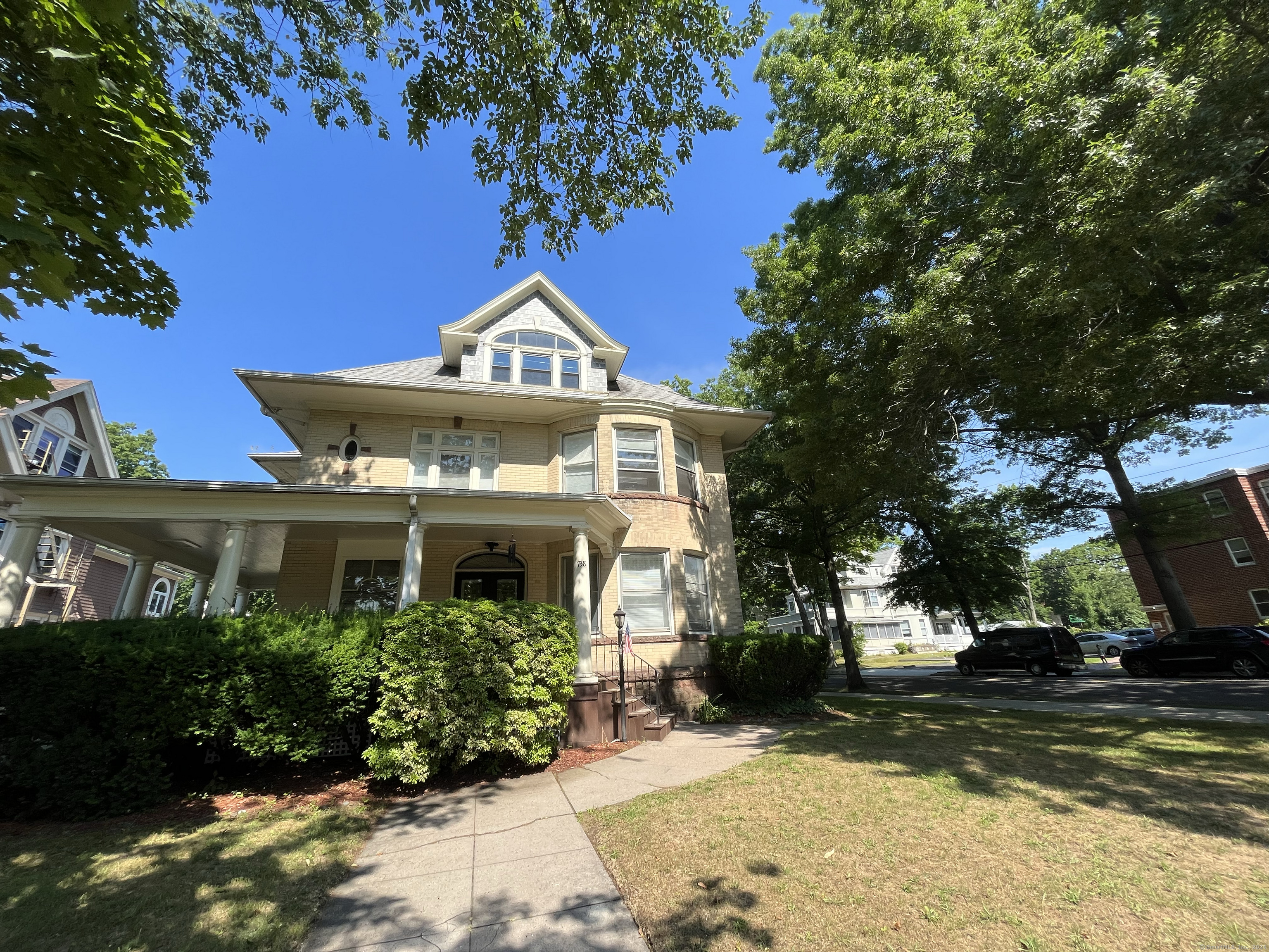 Rental Property at Whitney Avenue 3, New Haven, Connecticut - Bedrooms: 1 
Bathrooms: 1 
Rooms: 2  - $1,895 MO.