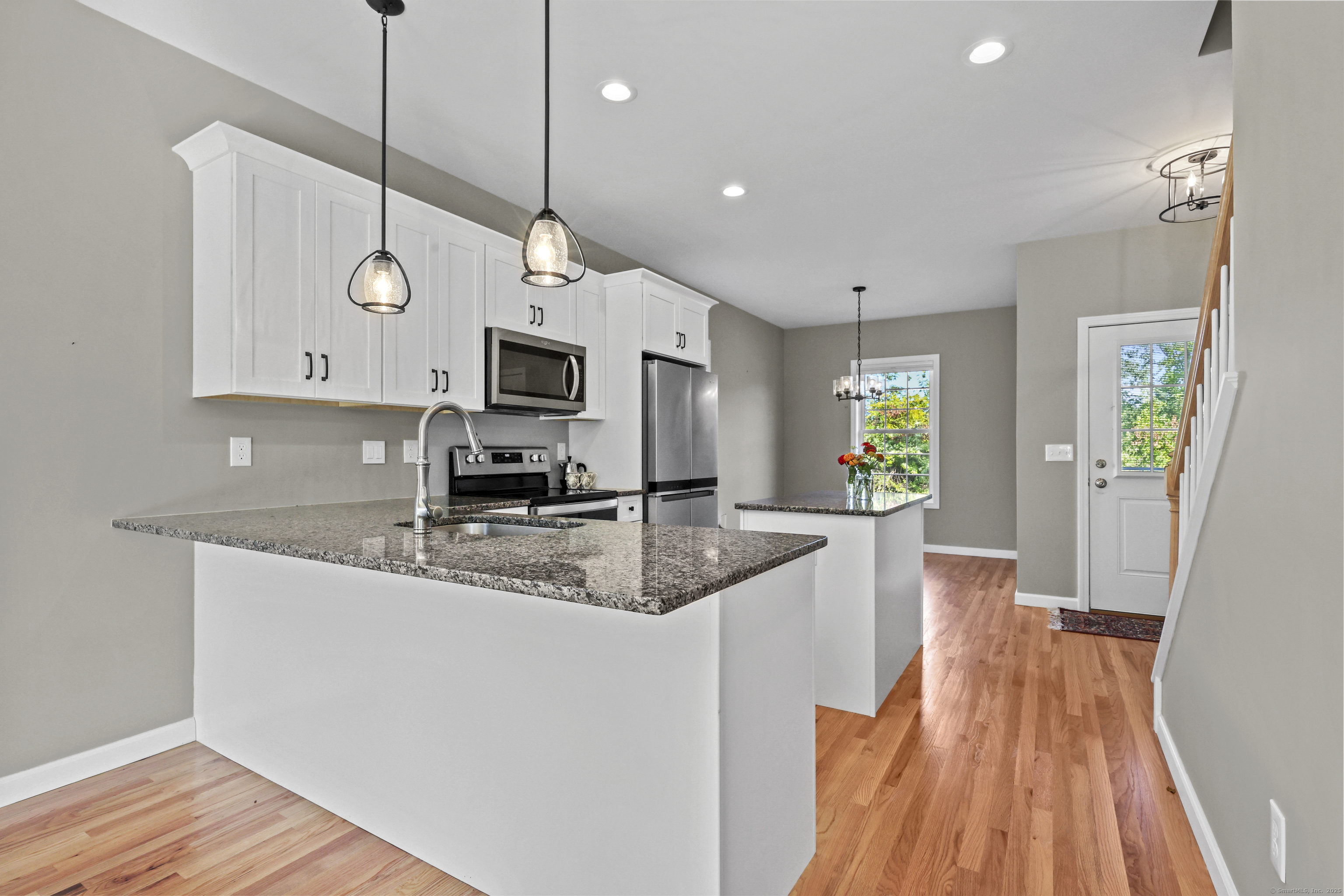 Burlington, Connecticut 06013, United States, 2 Bedrooms Bedrooms, ,3 BathroomsBathrooms,Residential,Pending,210627