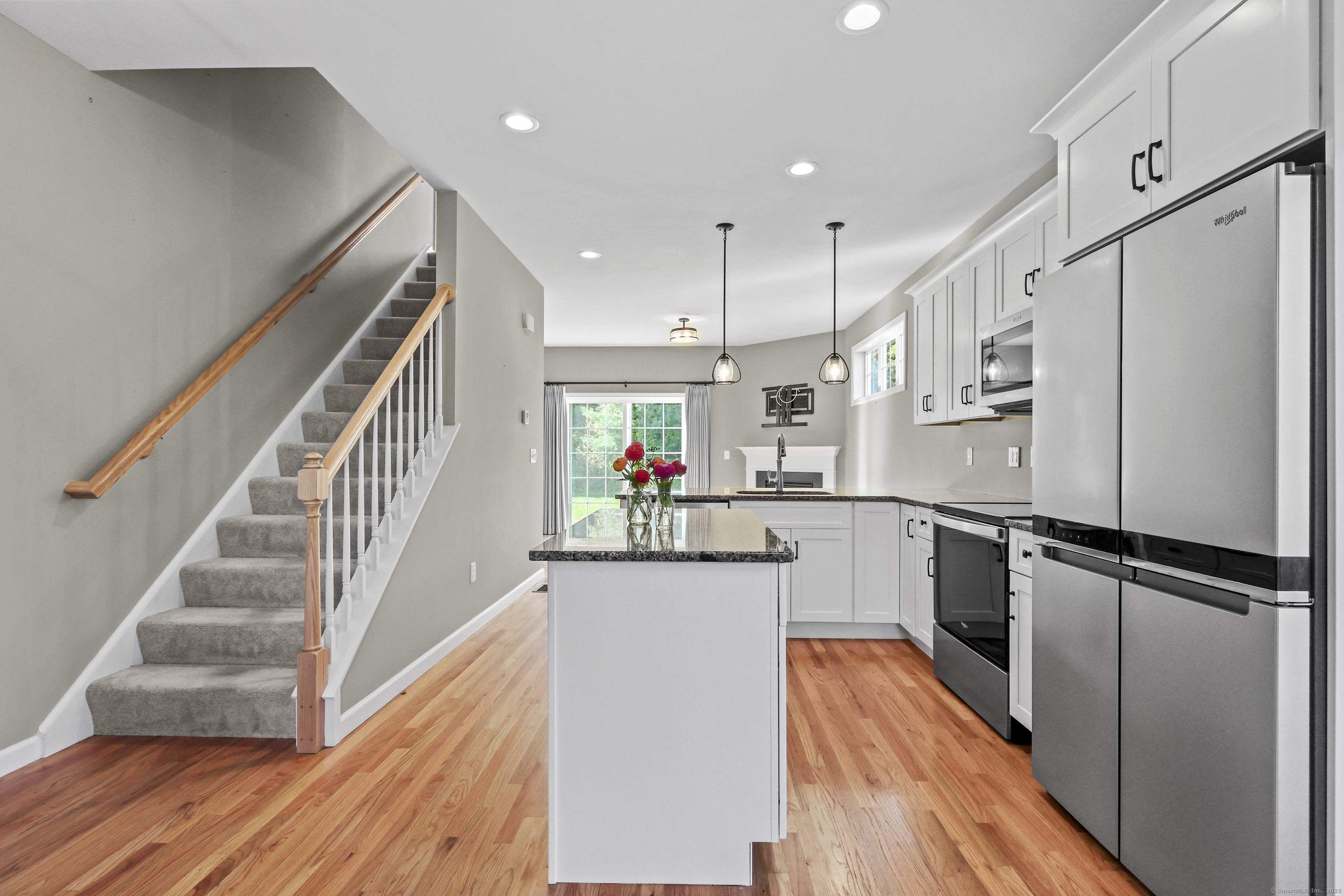 Burlington, Connecticut 06013, United States, 2 Bedrooms Bedrooms, ,3 BathroomsBathrooms,Residential,Pending,210627