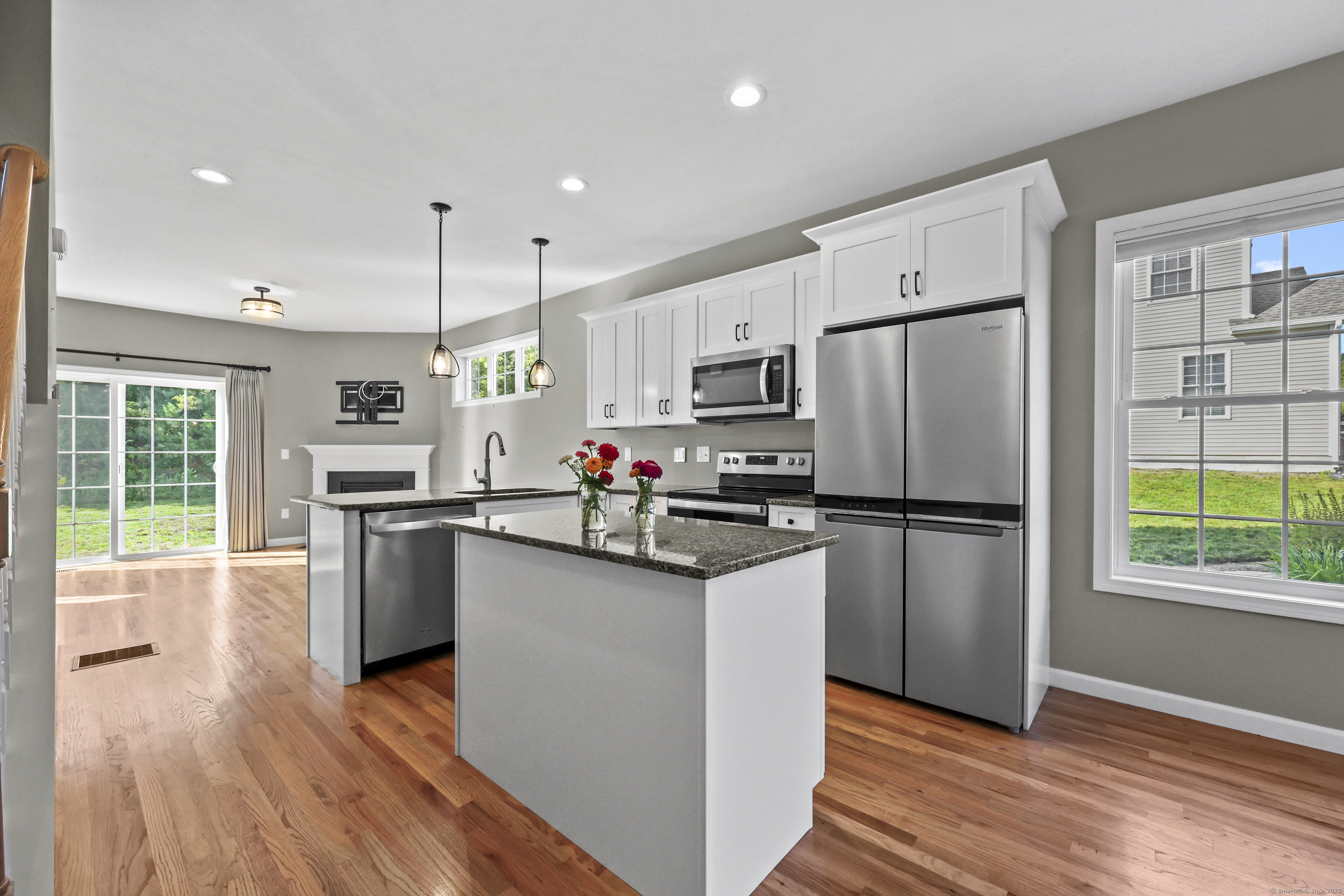 Burlington, Connecticut 06013, United States, 2 Bedrooms Bedrooms, ,3 BathroomsBathrooms,Residential,Pending,210627