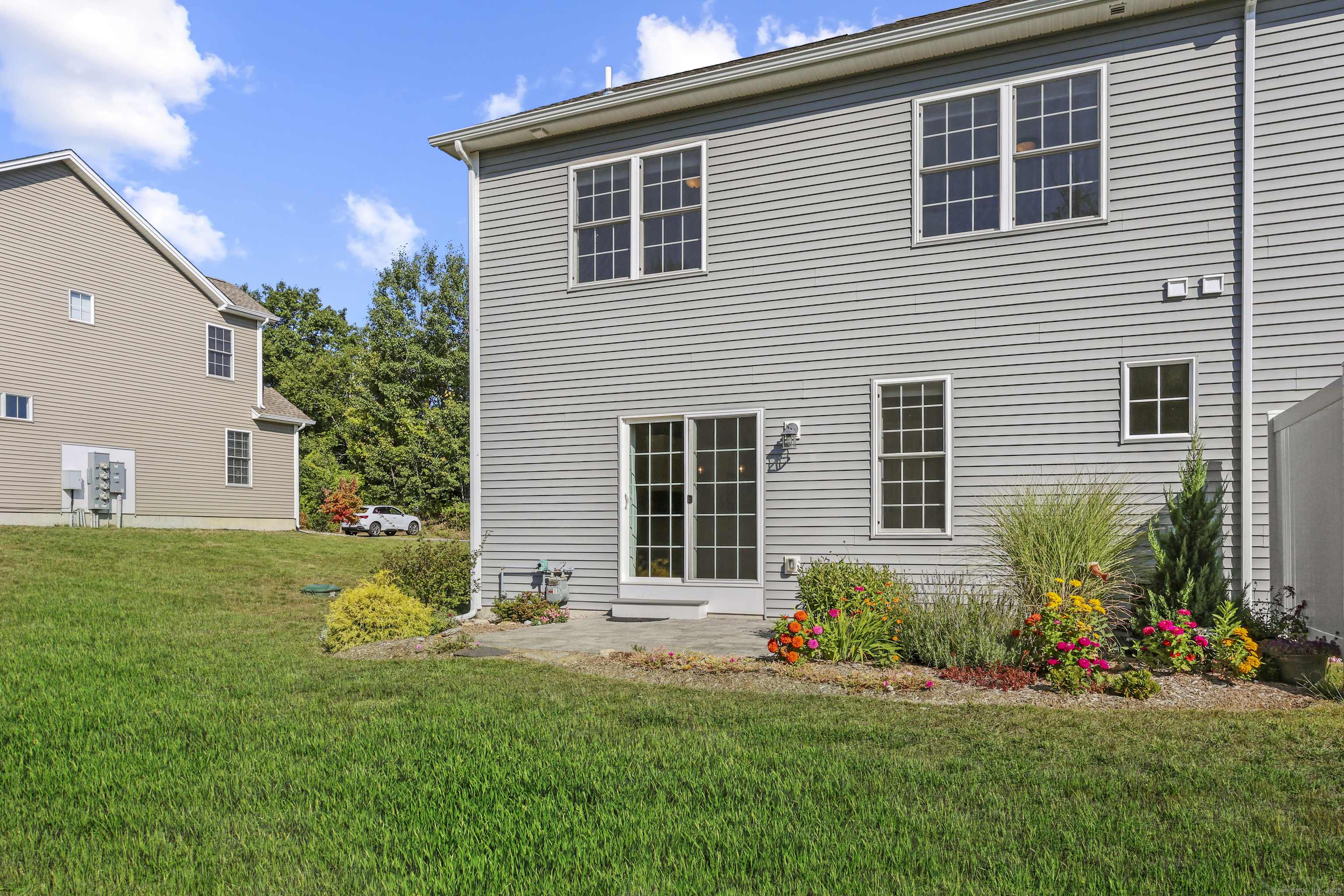 Burlington, Connecticut 06013, United States, 2 Bedrooms Bedrooms, ,3 BathroomsBathrooms,Residential,Pending,210627