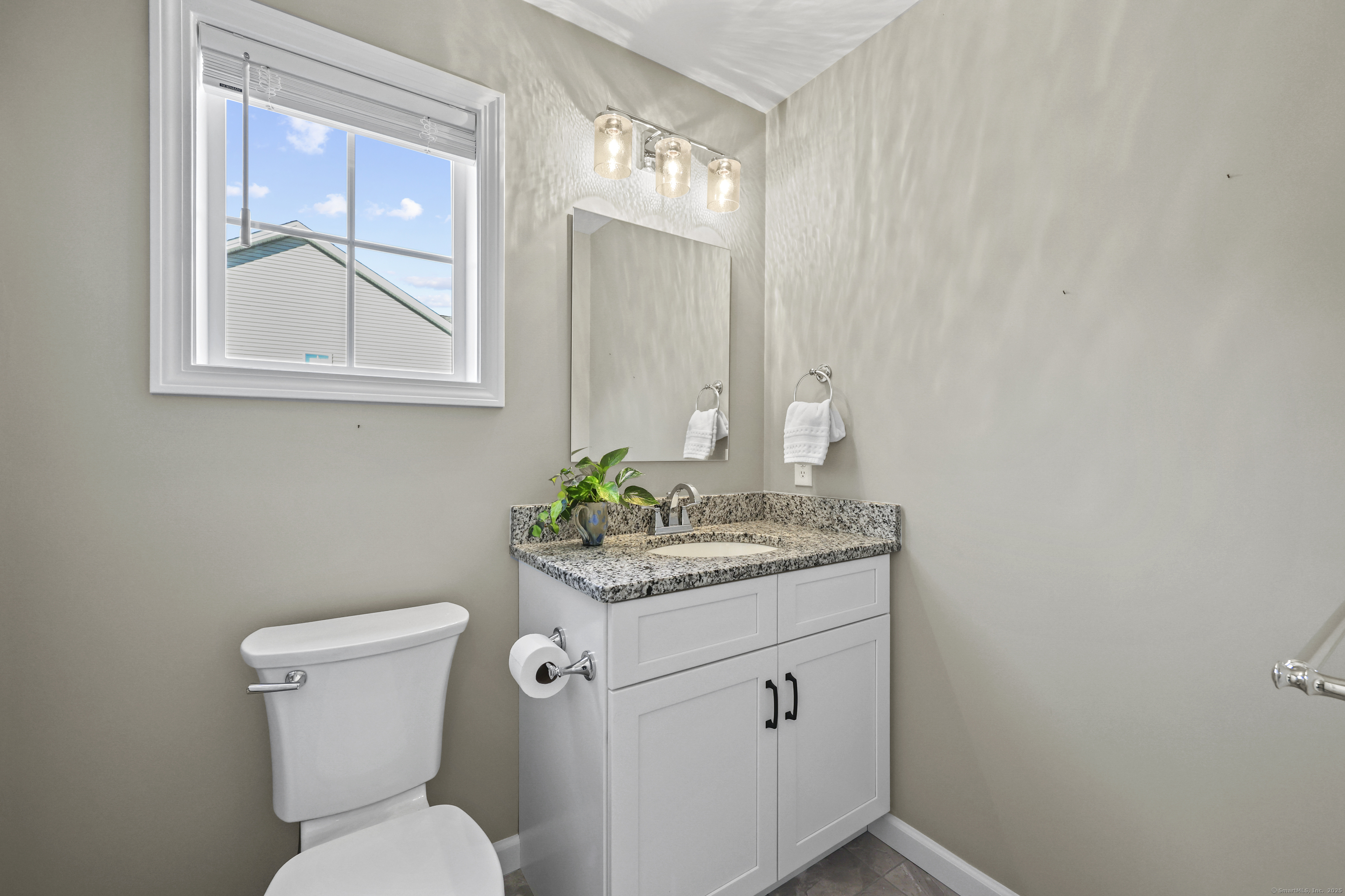 Burlington, Connecticut 06013, United States, 2 Bedrooms Bedrooms, ,3 BathroomsBathrooms,Residential,Pending,210627