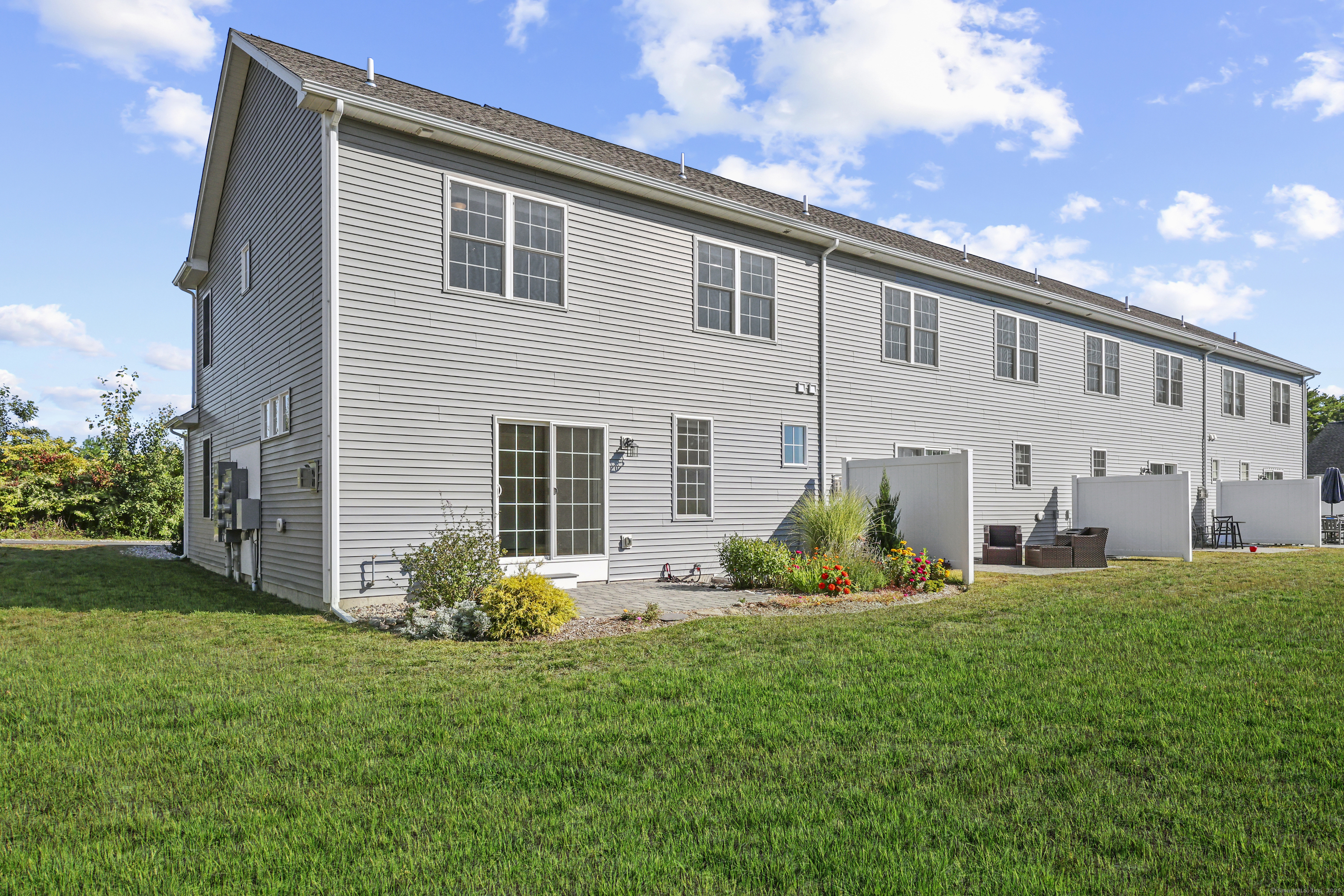 Burlington, Connecticut 06013, United States, 2 Bedrooms Bedrooms, ,3 BathroomsBathrooms,Residential,Pending,210627