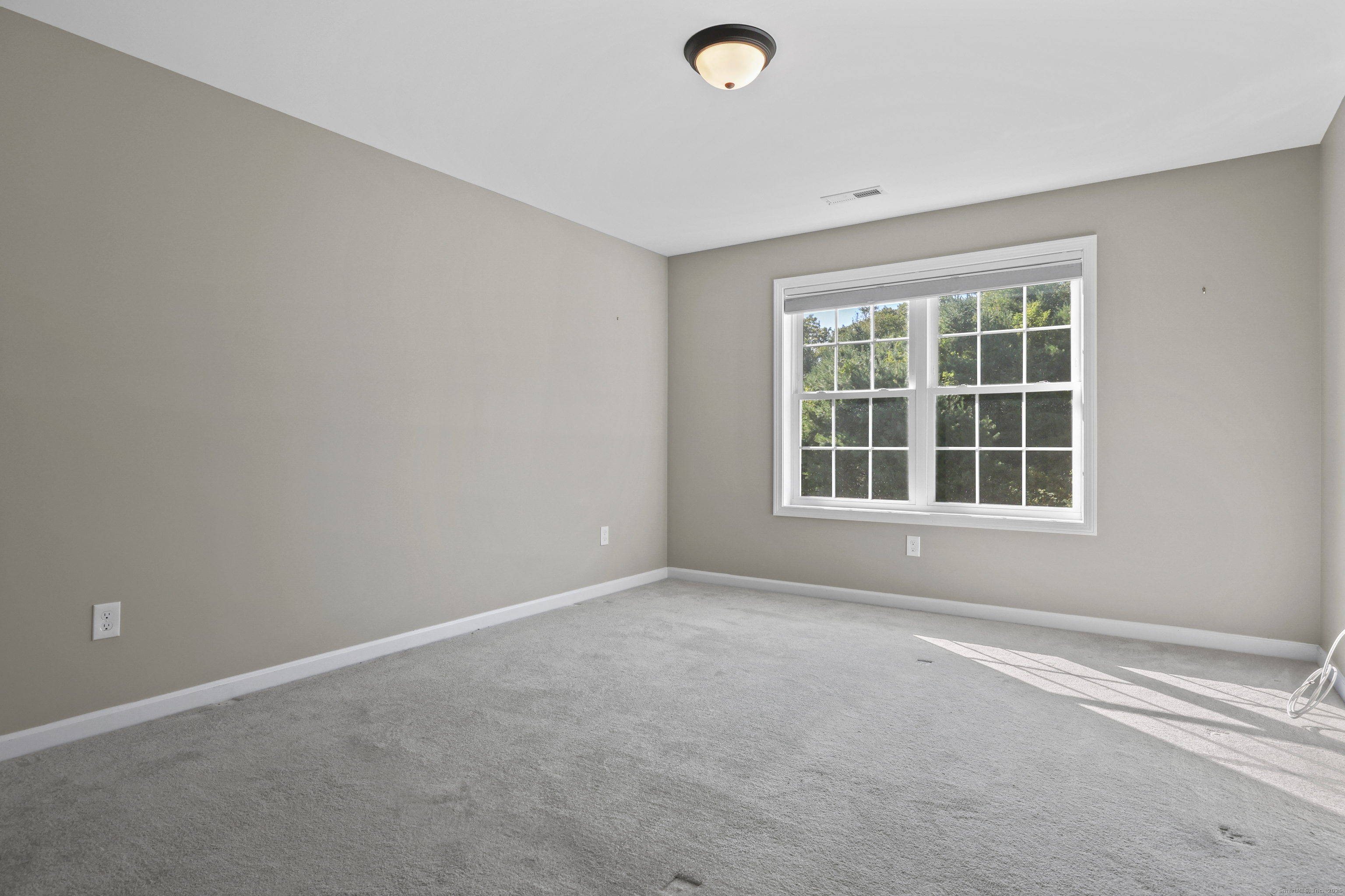 Burlington, Connecticut 06013, United States, 2 Bedrooms Bedrooms, ,3 BathroomsBathrooms,Residential,Pending,210627