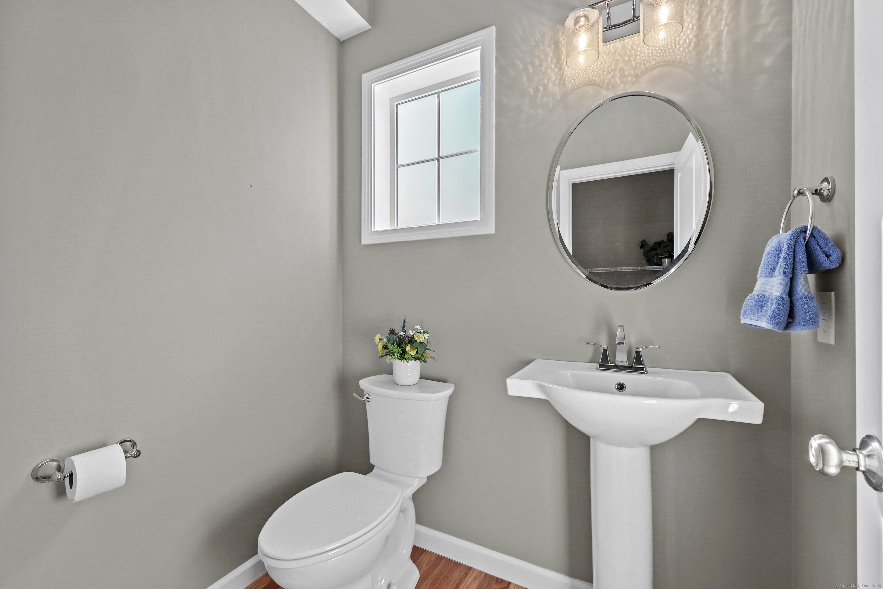 Burlington, Connecticut 06013, United States, 2 Bedrooms Bedrooms, ,3 BathroomsBathrooms,Residential,Pending,210627