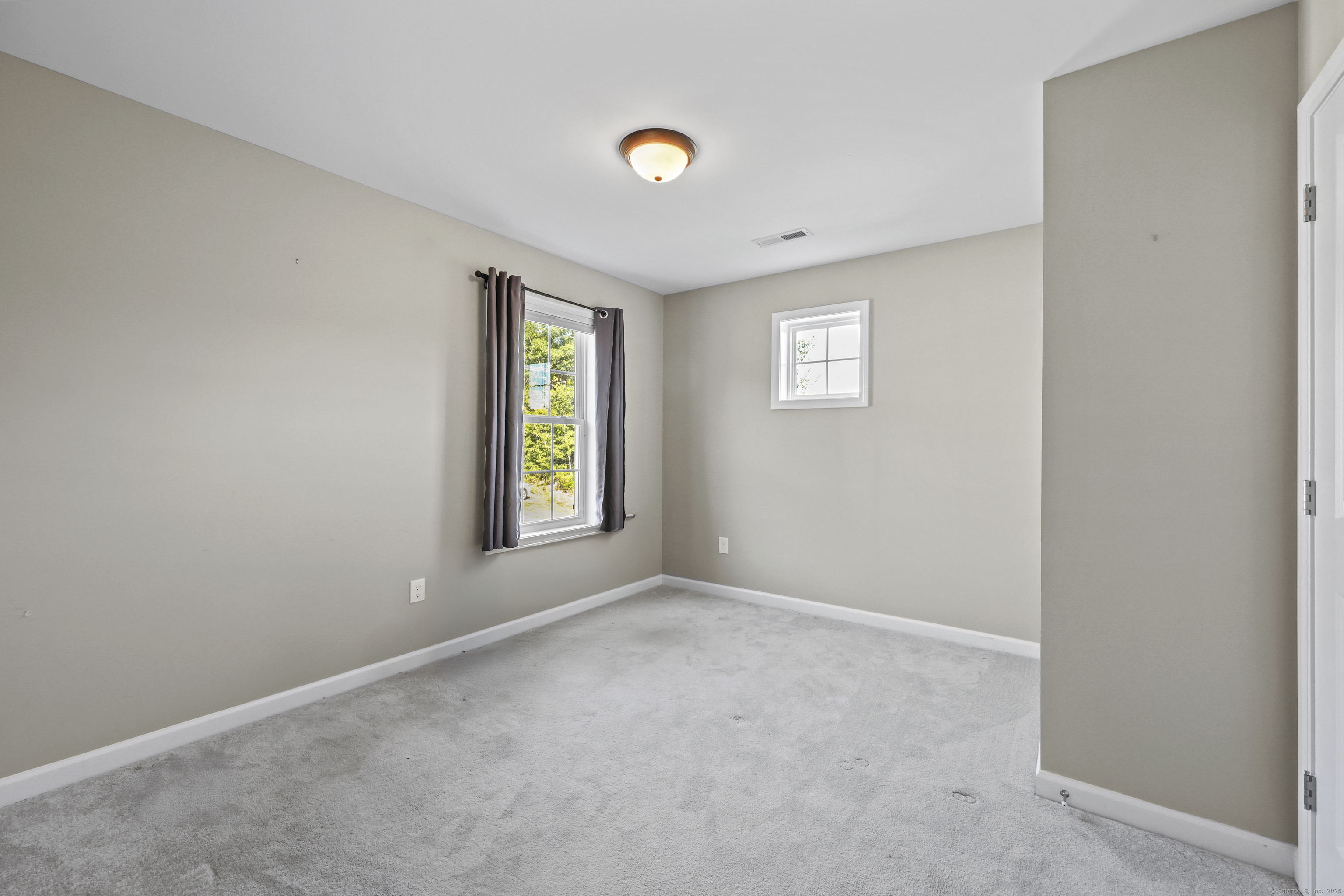 Burlington, Connecticut 06013, United States, 2 Bedrooms Bedrooms, ,3 BathroomsBathrooms,Residential,Pending,210627