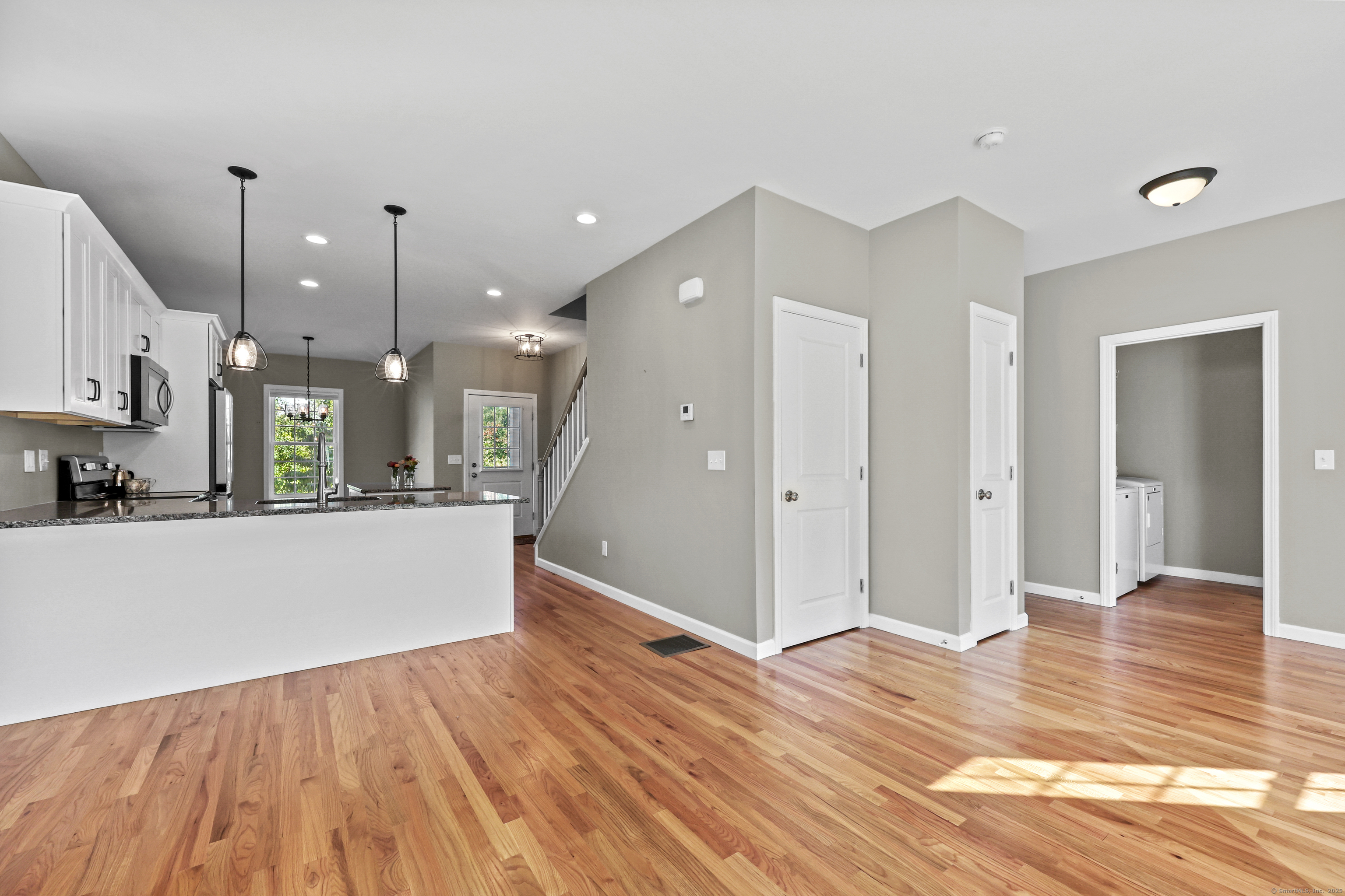 Burlington, Connecticut 06013, United States, 2 Bedrooms Bedrooms, ,3 BathroomsBathrooms,Residential,Pending,210627