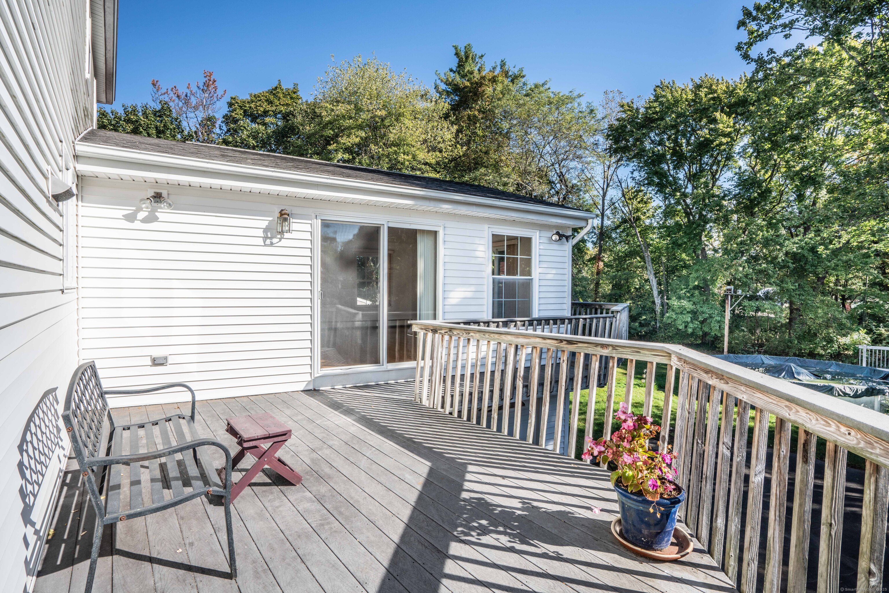 Berlin, Connecticut 06023, United States, 4 Bedrooms Bedrooms, ,3 BathroomsBathrooms,Residential,Pending,227397