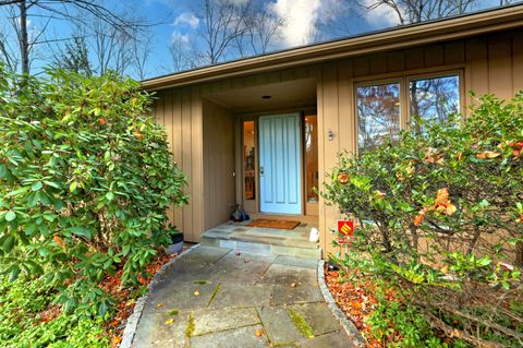 70 Woodfield Road Woodbridge CT 06525