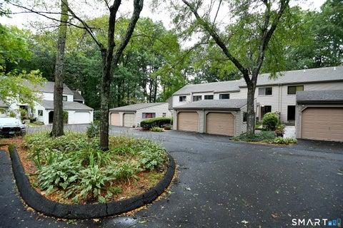Photo of 37 Farmington Chase Crescent #37, Farmington, CT 06032 (MLS # 24213900)