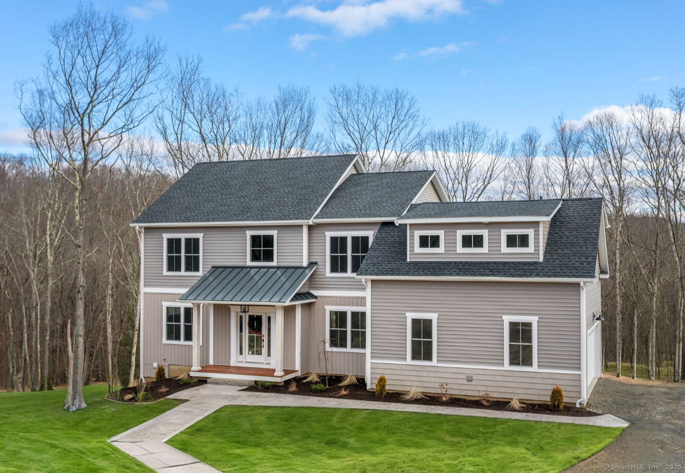 7 Deerwood Road, Oxford, Connecticut - 4 Bedrooms  
3 Bathrooms  
8 Rooms - 