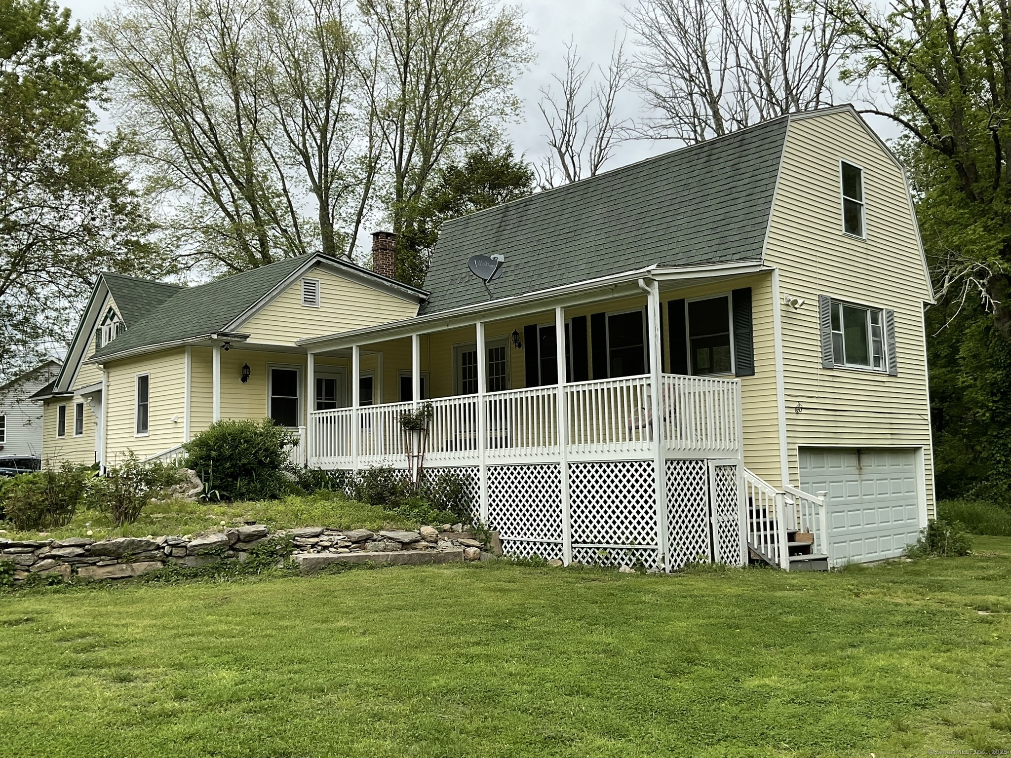 North Road, Groton, Connecticut - 5 Bedrooms  
3 Bathrooms  
10 Rooms - 