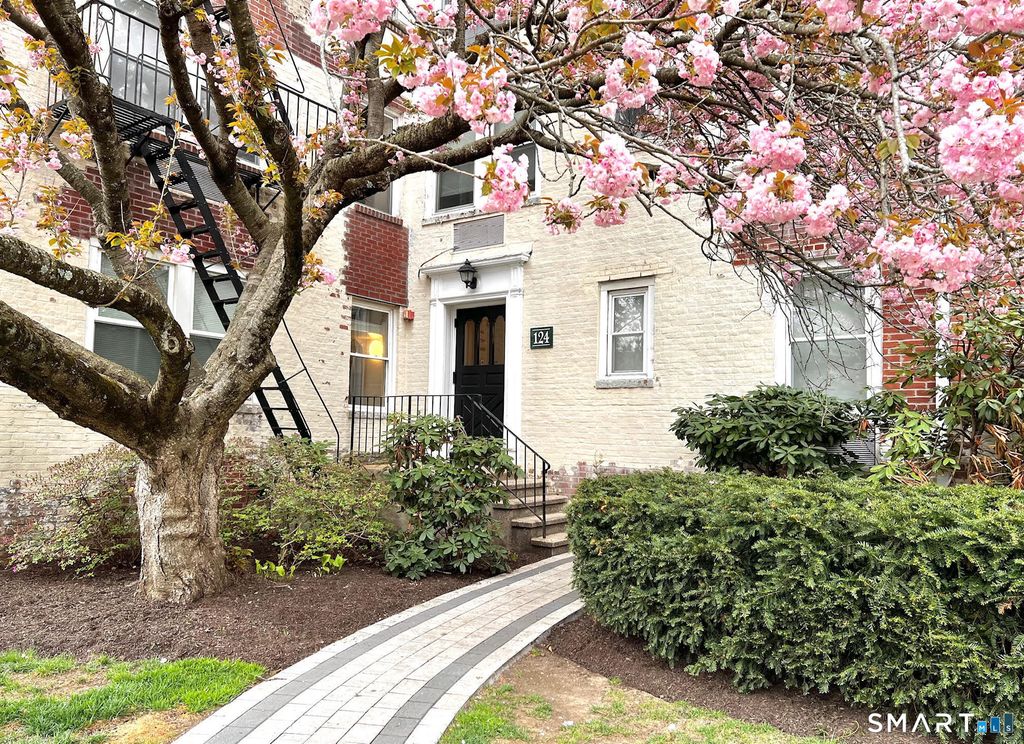 Photo of 124 Woodside Green #1D, Stamford, CT 06905 (MLS # 24161972)