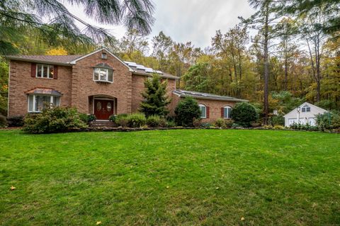 Photo of 85 Inverness Court, Cheshire, CT 06410 (MLS # 24133933)