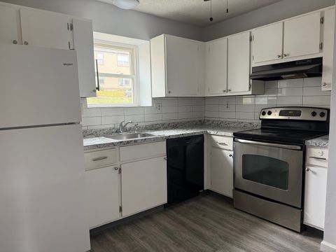 Tiny photo for 226 Laurel Street #APT 14, East Haven, CT 06512 (MLS # 24136503)