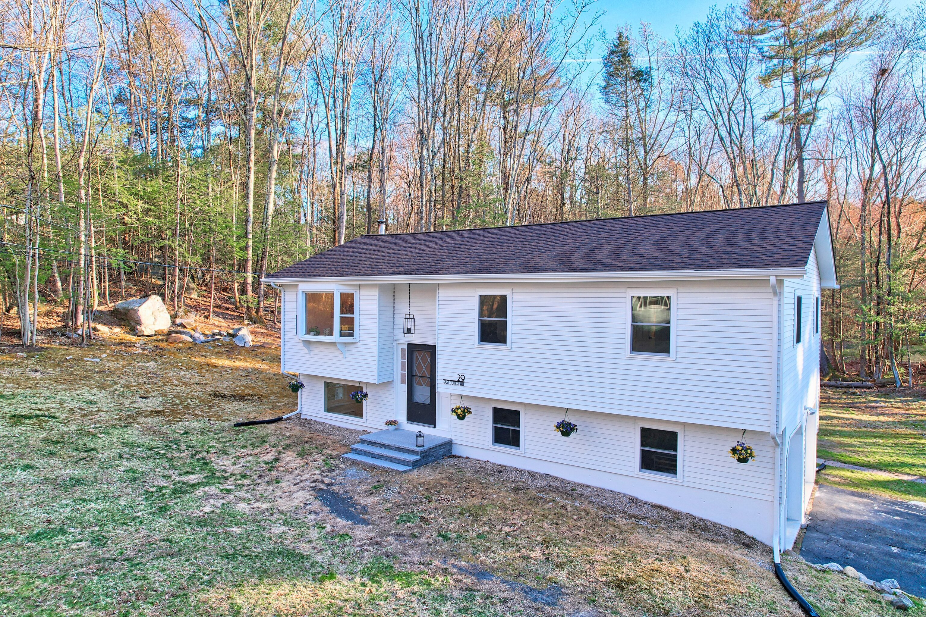 29 E Cotton Hill Road, New Hartford, Connecticut image 1
