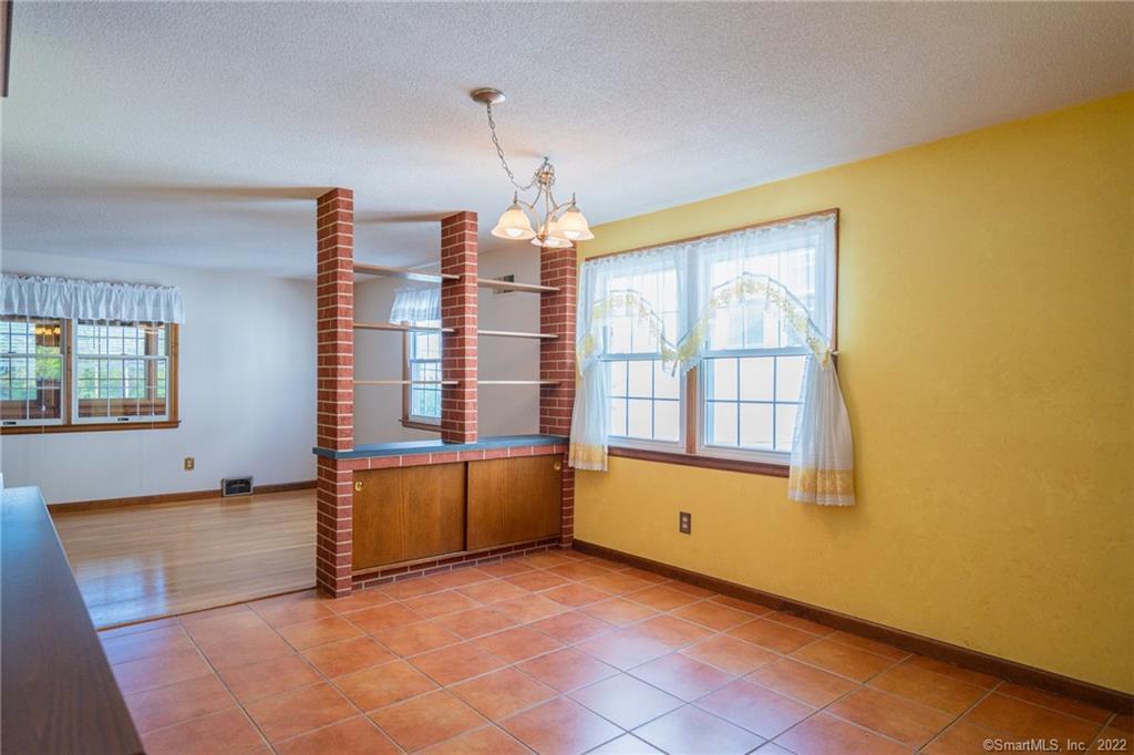 West Hartford, Connecticut 06119, United States, 2 Bedrooms Bedrooms, ,1 BathroomBathrooms,Residential,Active,209860