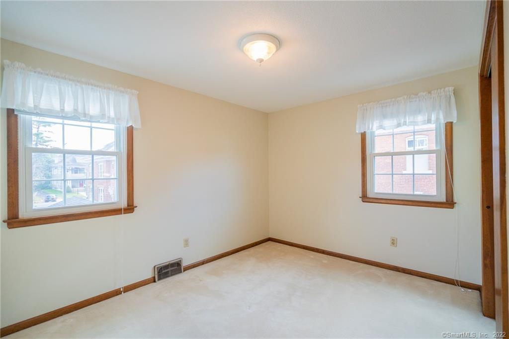 West Hartford, Connecticut 06119, United States, 2 Bedrooms Bedrooms, ,1 BathroomBathrooms,Residential,Active,209860