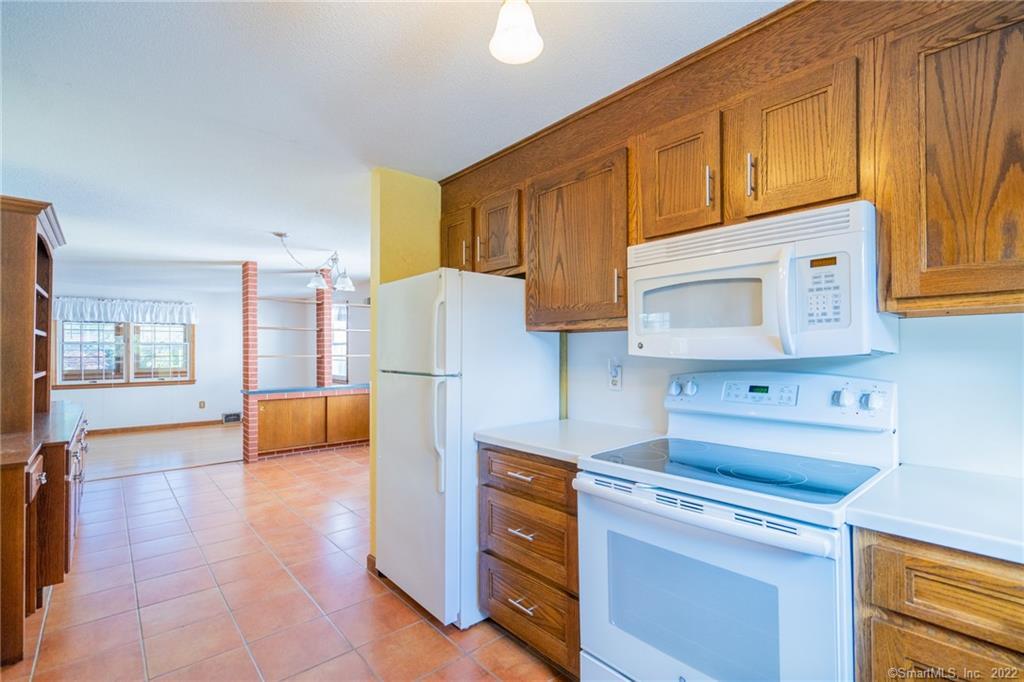 West Hartford, Connecticut 06119, United States, 2 Bedrooms Bedrooms, ,1 BathroomBathrooms,Residential,Active,209860