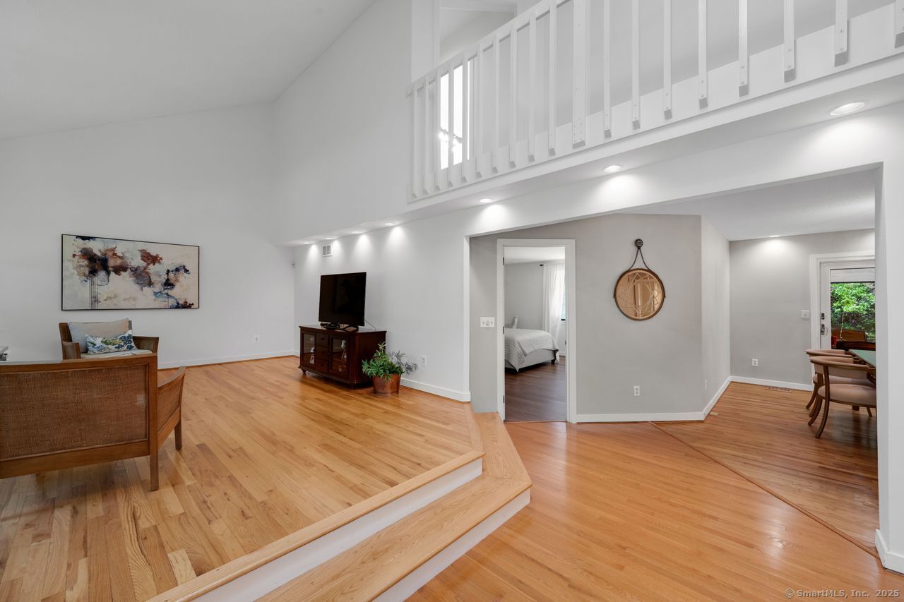 80 Greentree Drive
