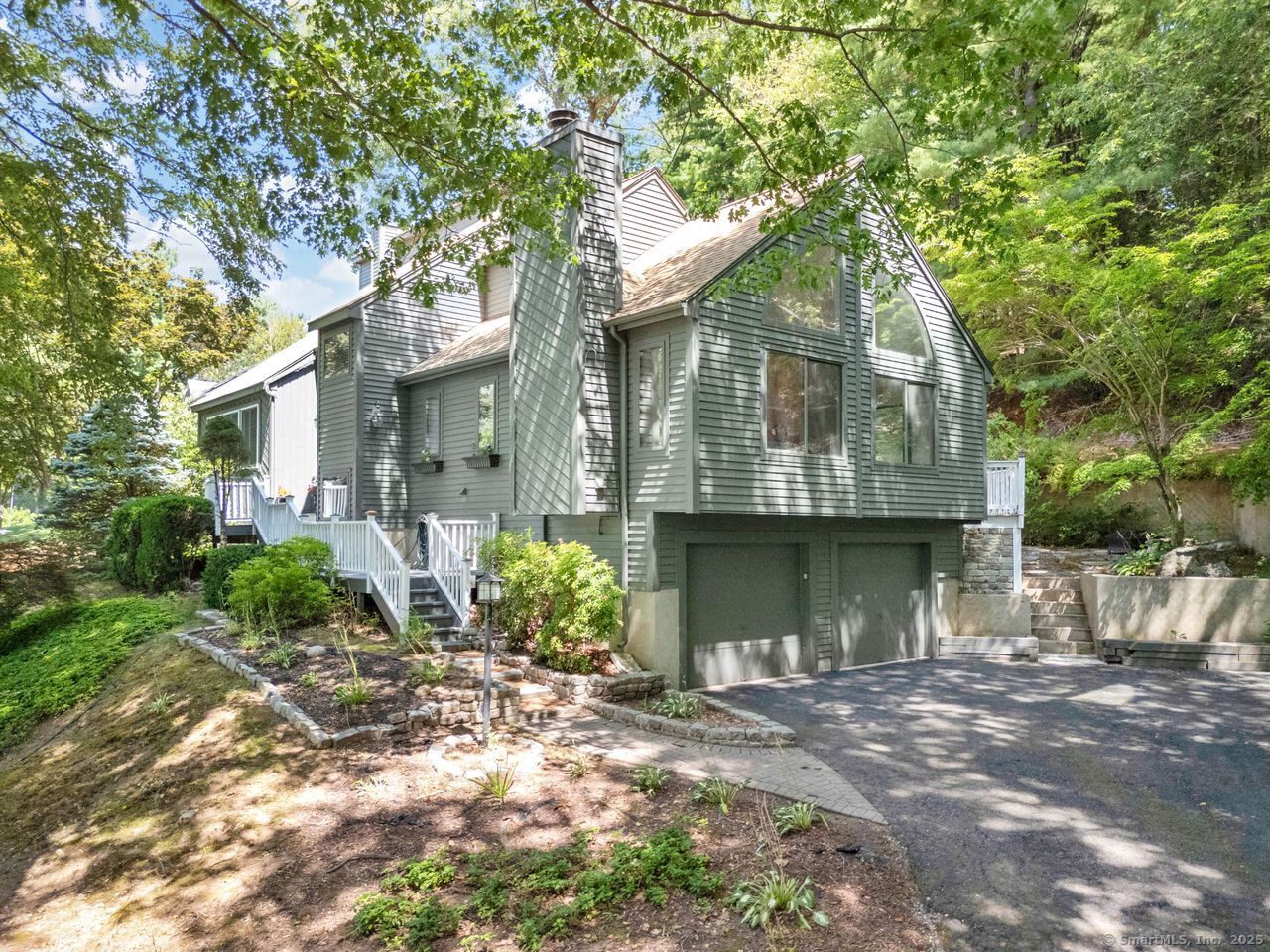 80 Greentree Drive