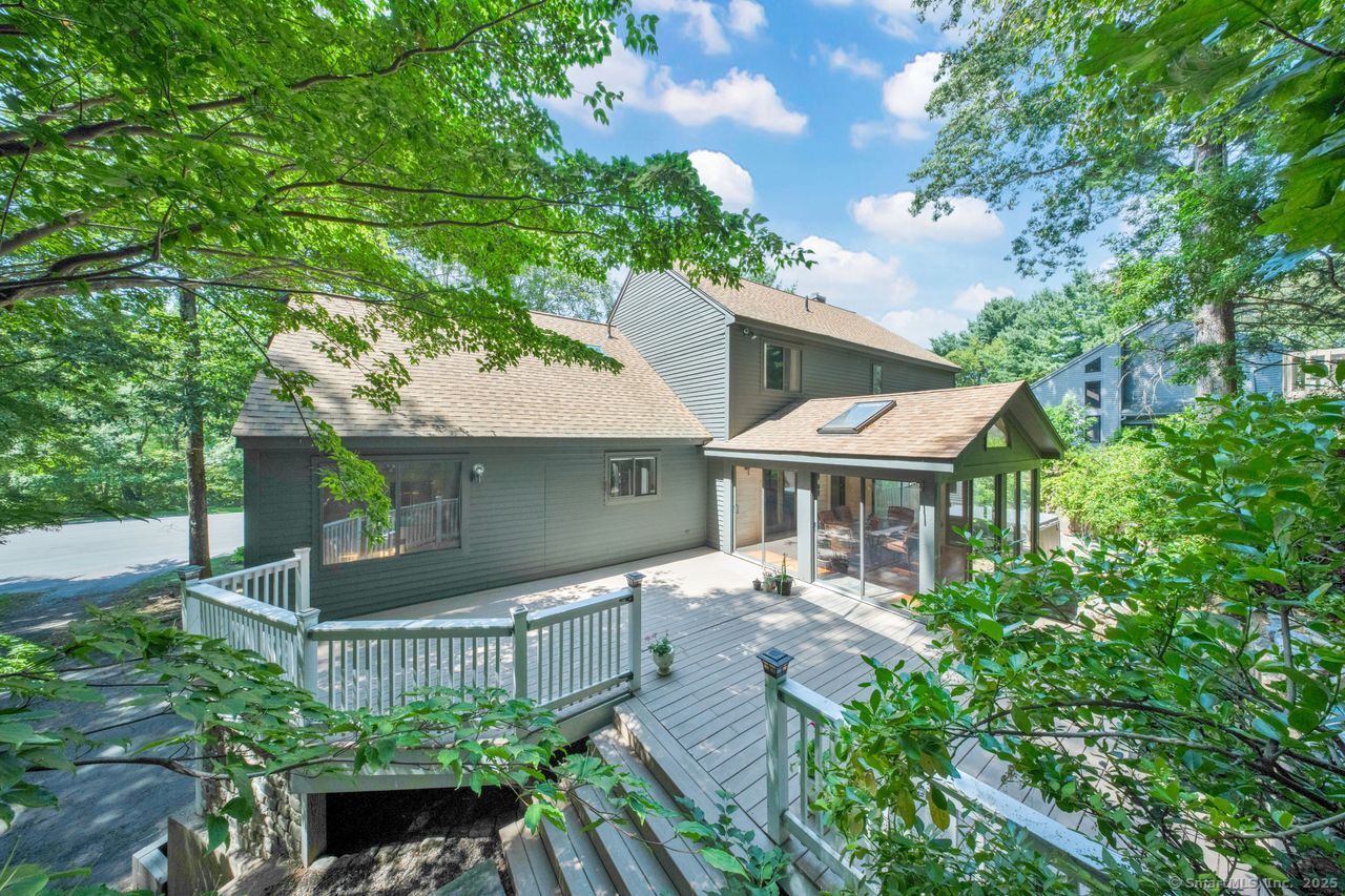 80 Greentree Drive