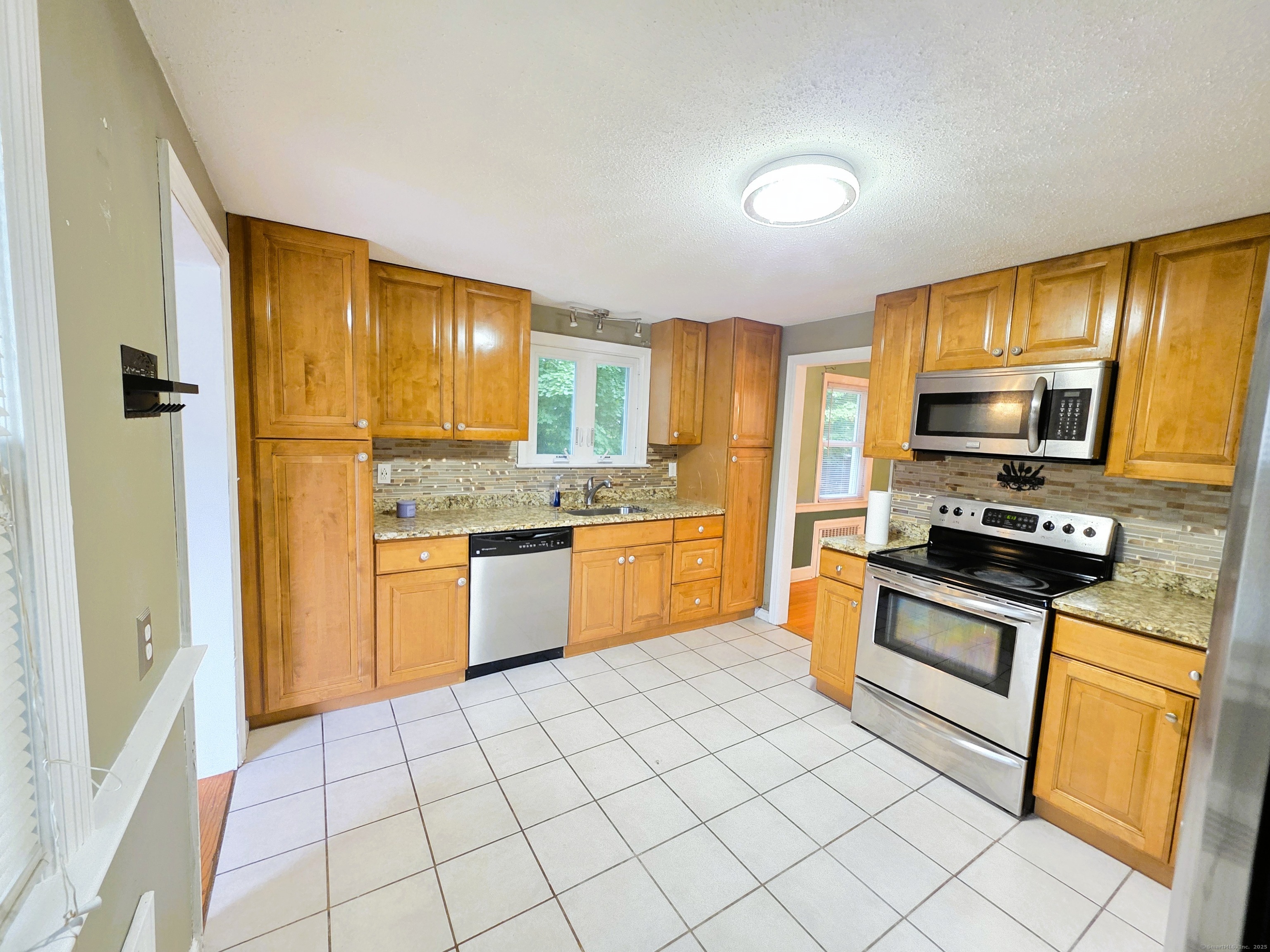 31 Andor Road, Manchester, Connecticut image 6