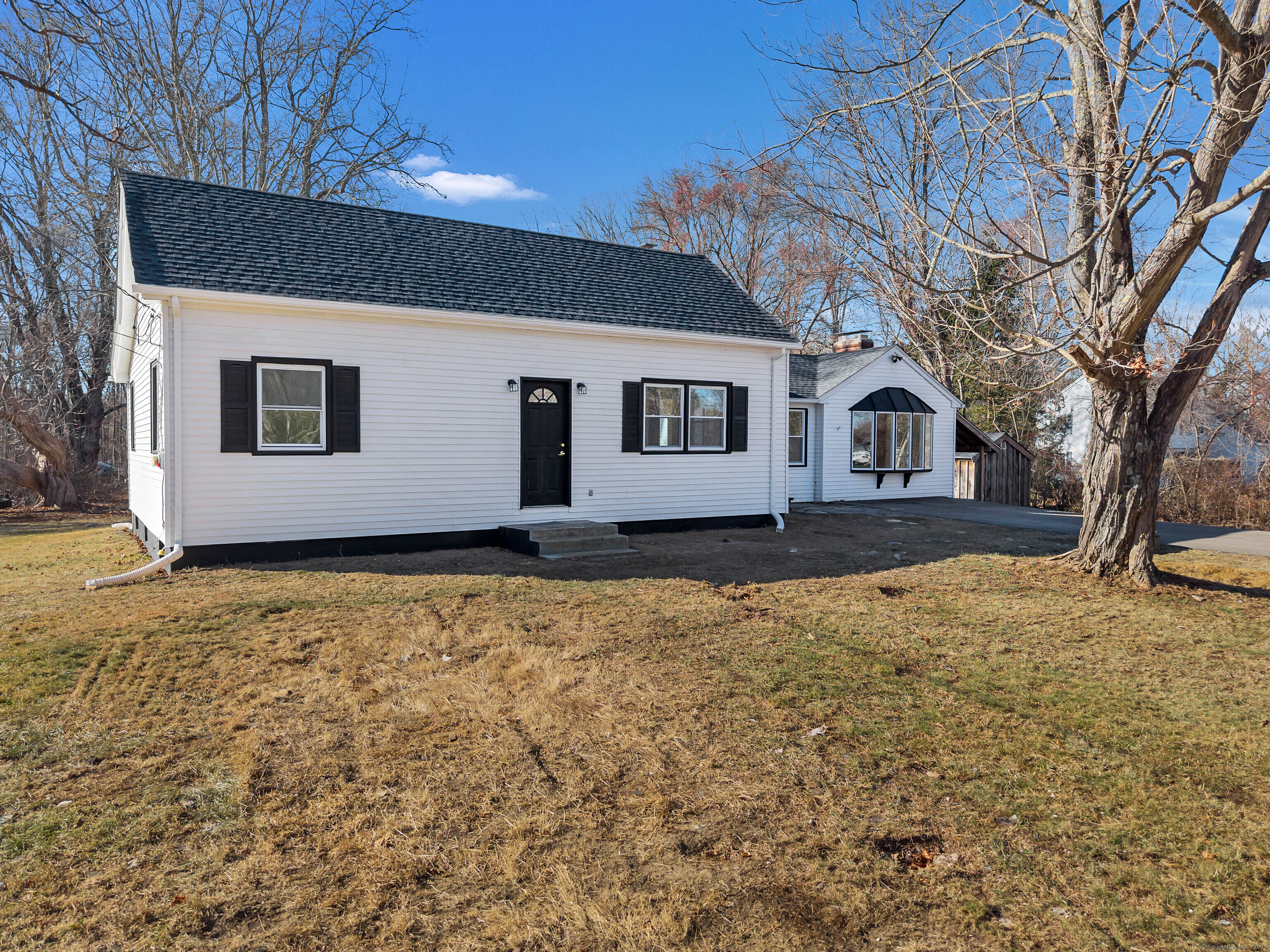 Route 87, Columbia, Connecticut - 3 Bedrooms  
1 Bathrooms  
7 Rooms - 