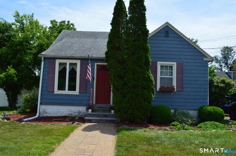Photo of 421 Wakelee Avenue, Stratford, CT 06614 (MLS # 24185725)