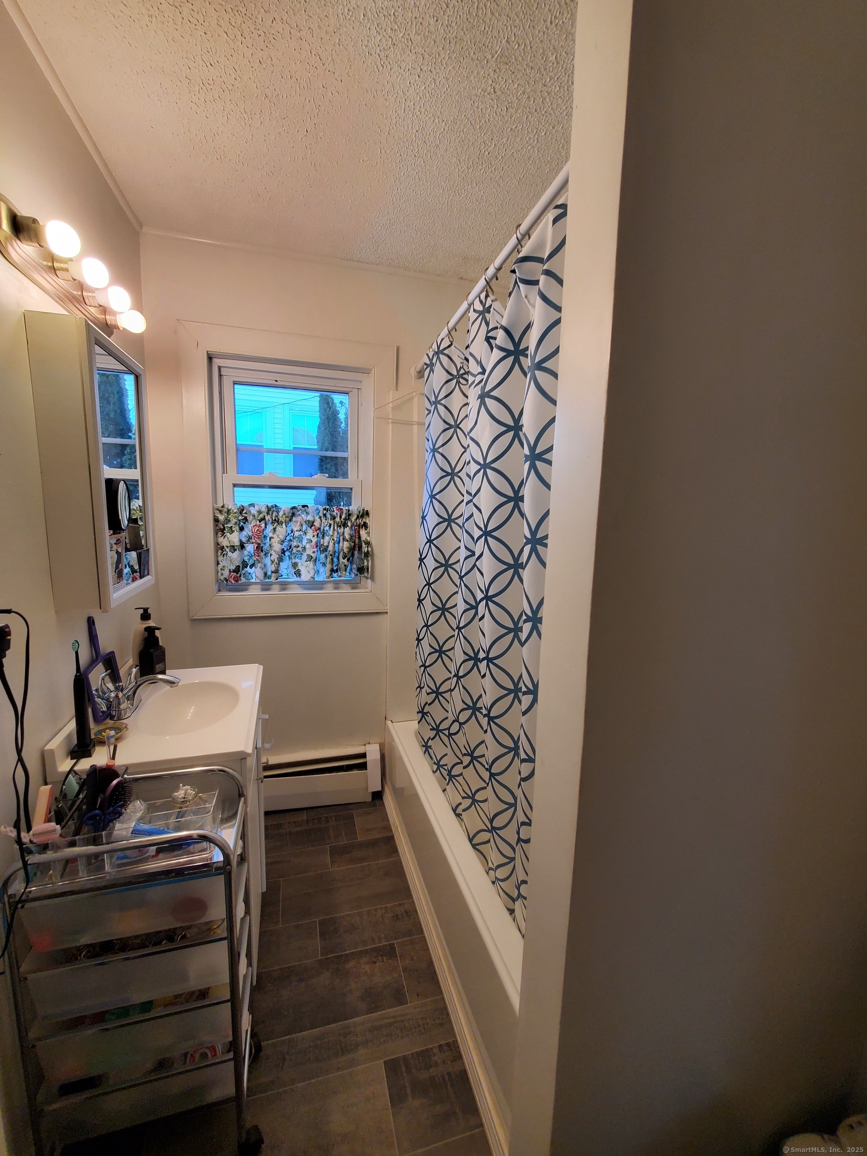 Bristol, Connecticut 06010, United States, 1 Bedroom Bedrooms, ,1 BathroomBathrooms,Residential,Pending,108072