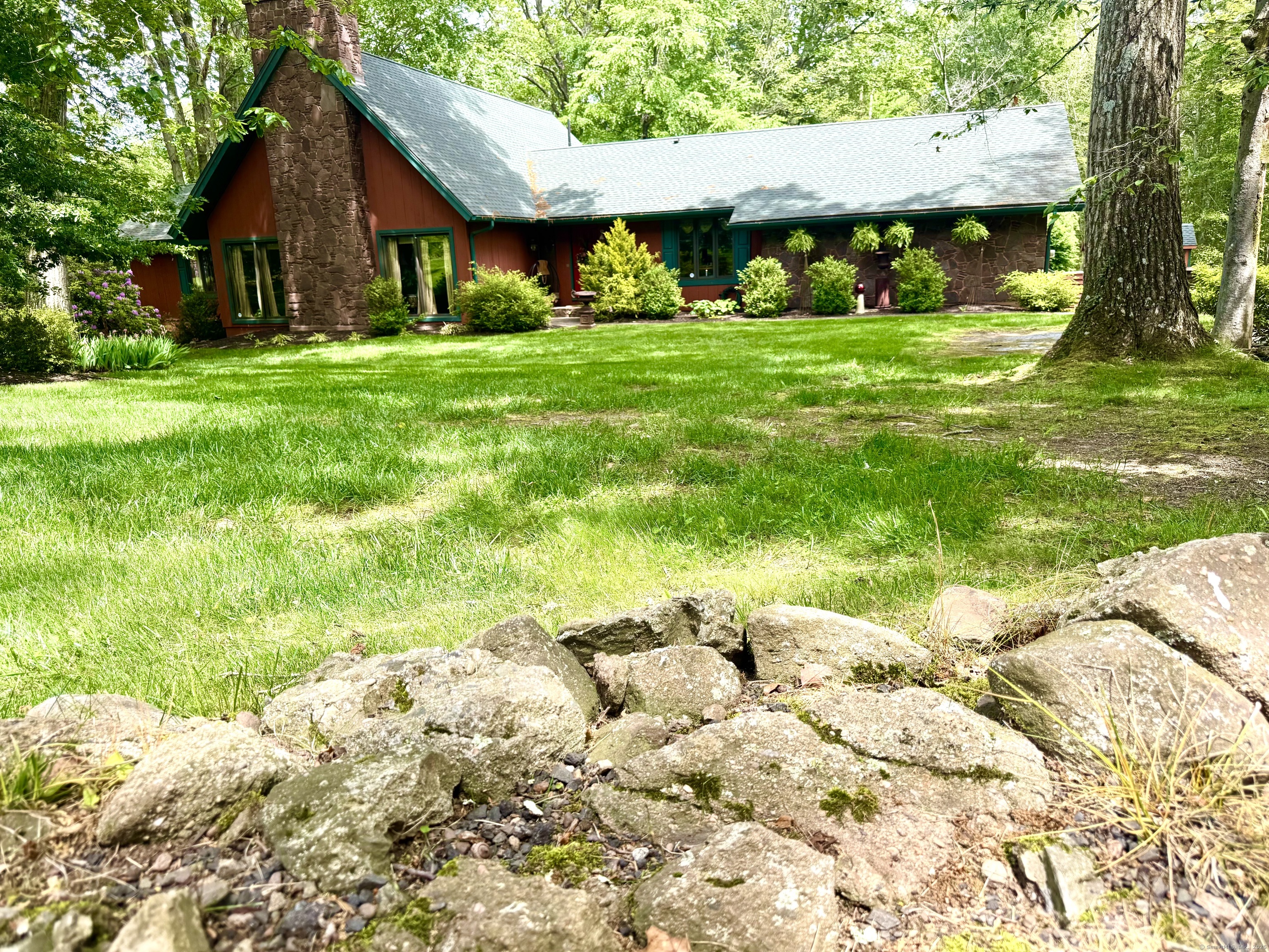 Arbutus Street, Middletown, Connecticut - 3 Bedrooms  
4.5 Bathrooms  
7 Rooms - 