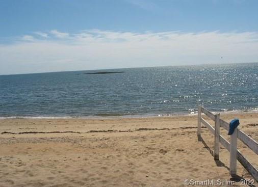 Harbor Avenue, Madison, Connecticut - 2 Bedrooms  
2 Bathrooms  
4 Rooms - 