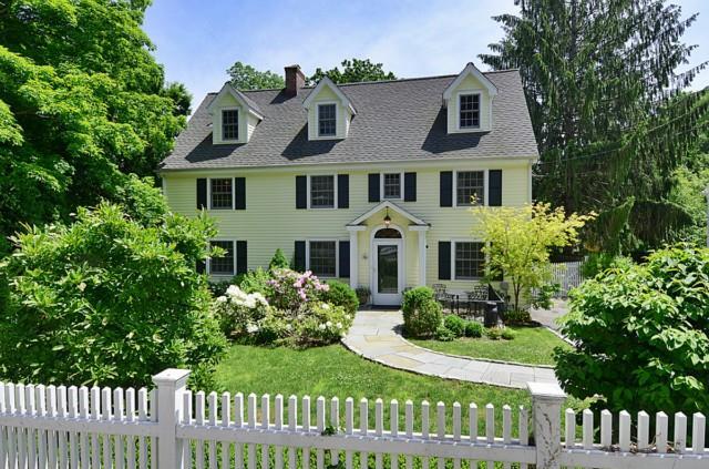 Photo 1 of 59 Oak Street, New Canaan, Connecticut, $1,445,000, Web #: 99107680