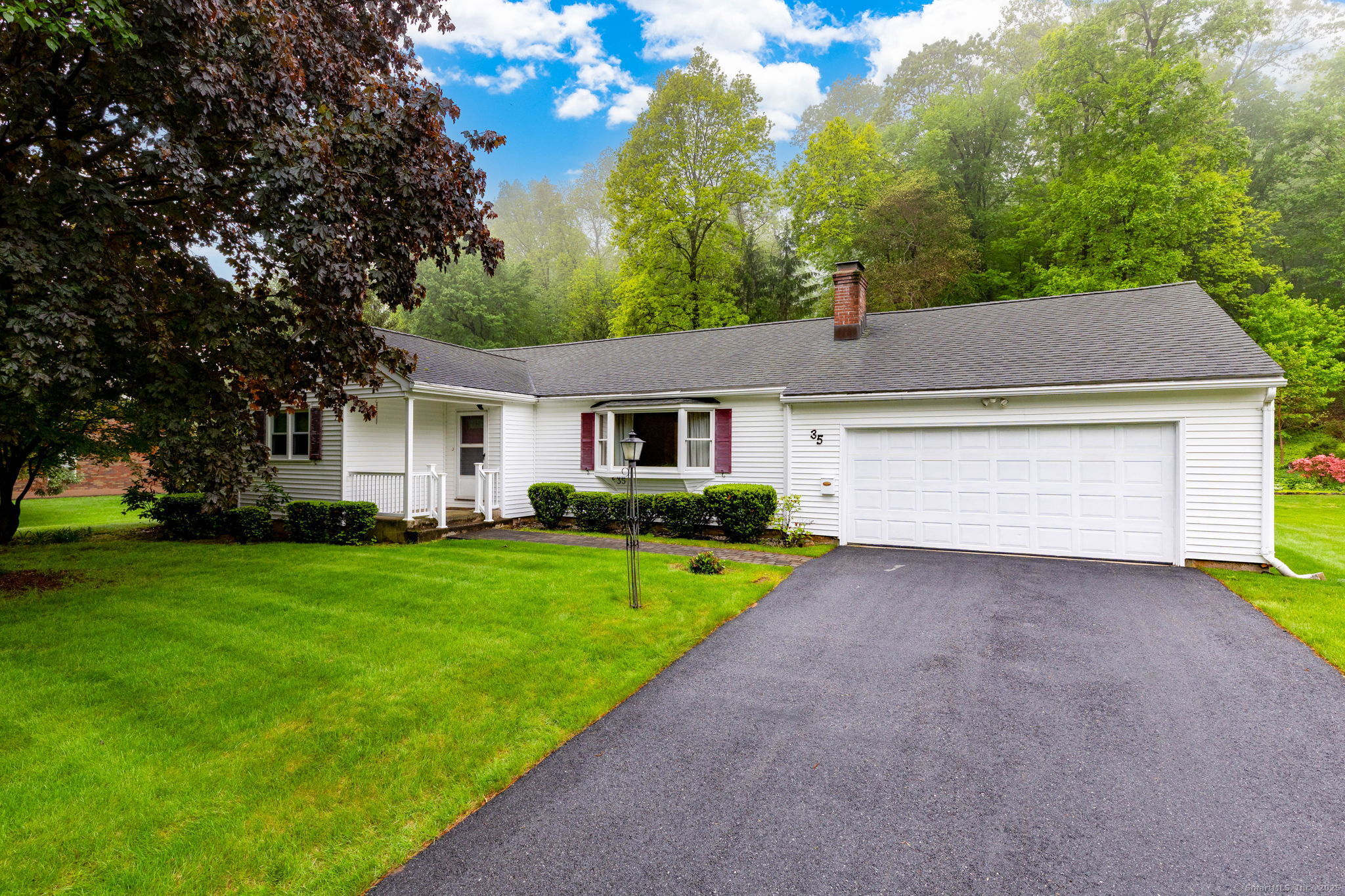 Hart Street, Bristol, Connecticut - 3 Bedrooms  
1 Bathrooms  
6 Rooms - 