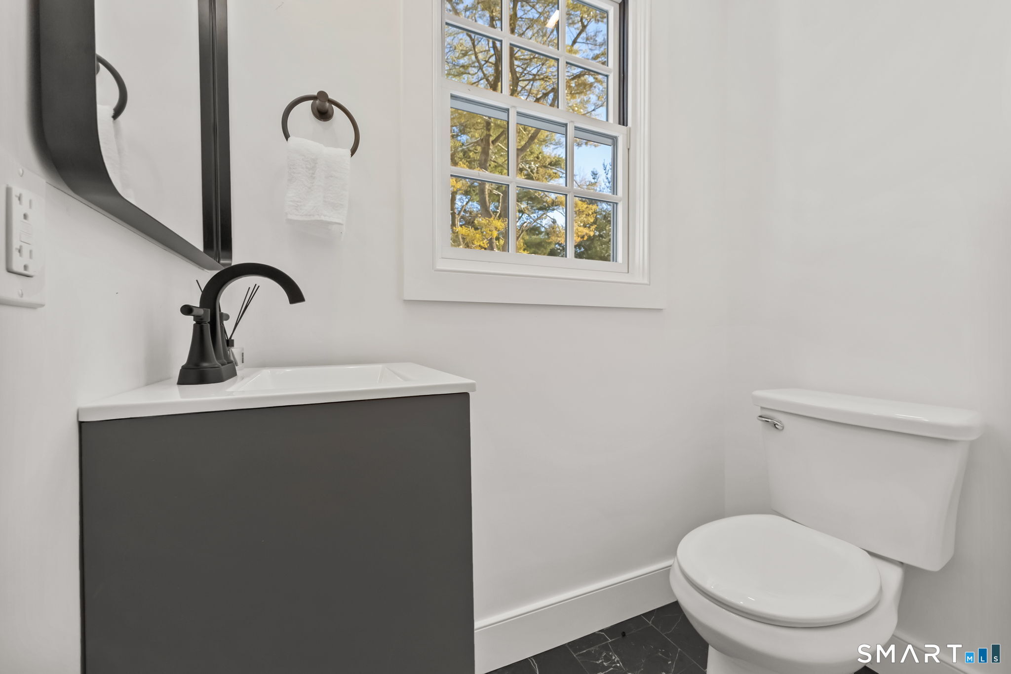 Greenwich, Connecticut 06870, United States, 4 Bedrooms Bedrooms, ,4 BathroomsBathrooms,Residential,Active,256472