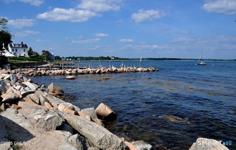 Greenwich, Connecticut 06870, United States, 4 Bedrooms Bedrooms, ,4 BathroomsBathrooms,Residential,Active,256472