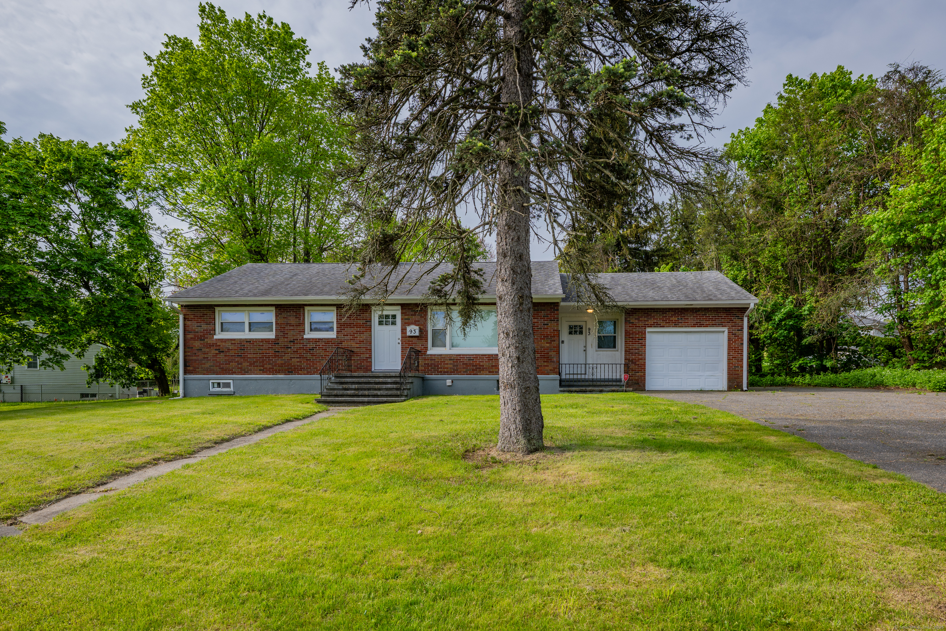Property for Sale at Wesley Street, Waterbury, Connecticut - Bedrooms: 3 
Bathrooms: 1 
Rooms: 5  - $299,900