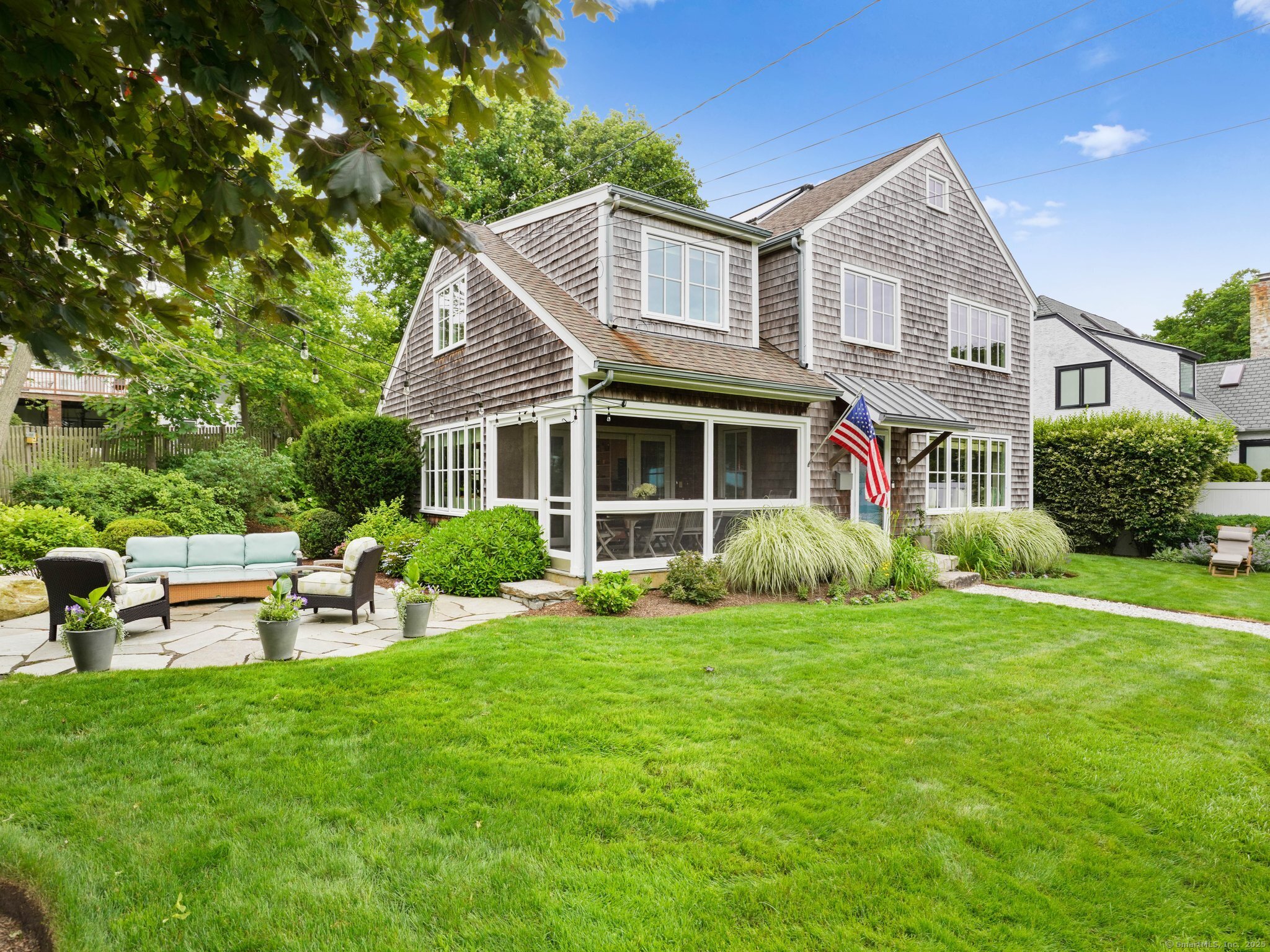 84 Shorefront Park